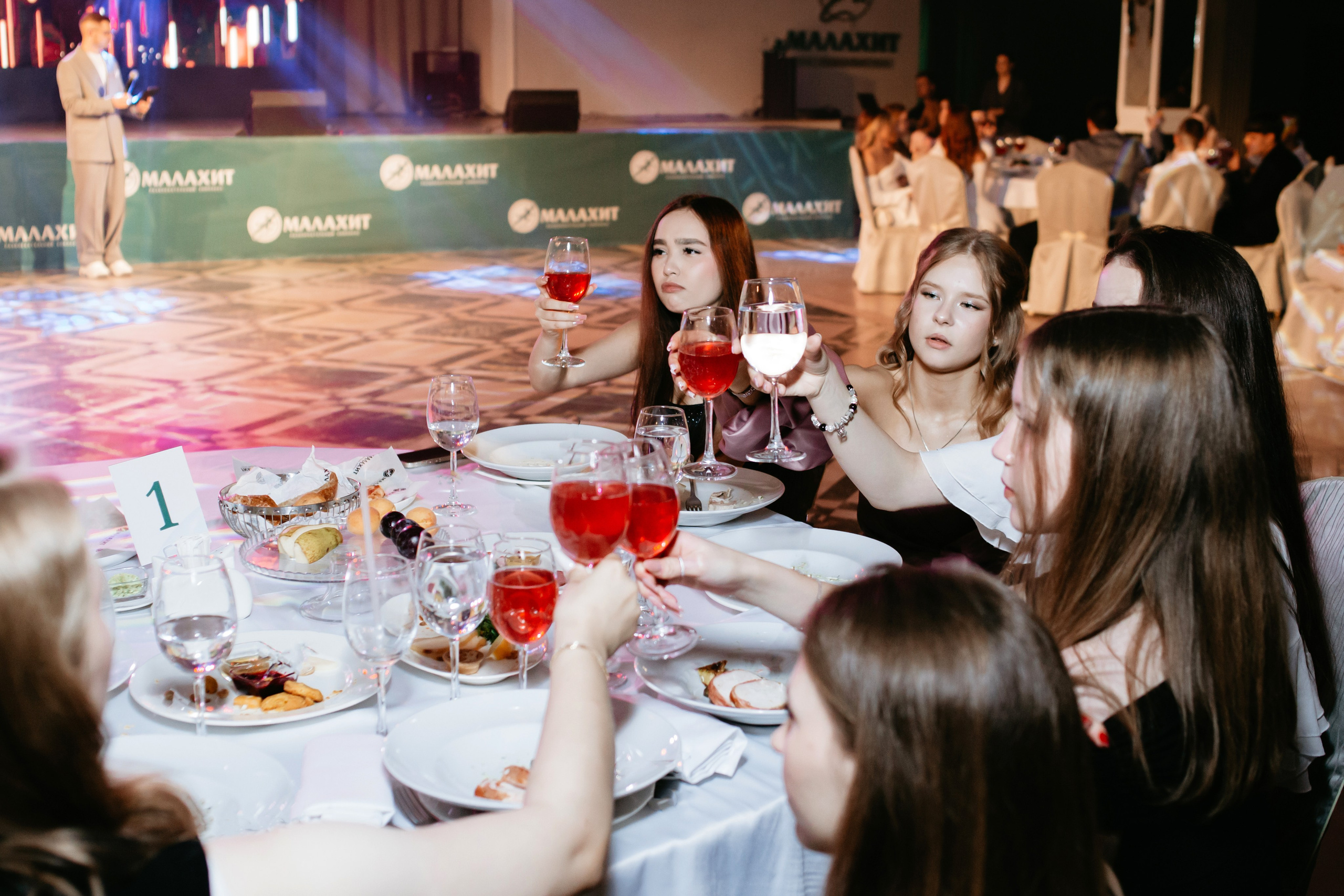 Выпускной 2025 (9класс) 124 школа. Фотограф в Челябинске Ополихина Анна