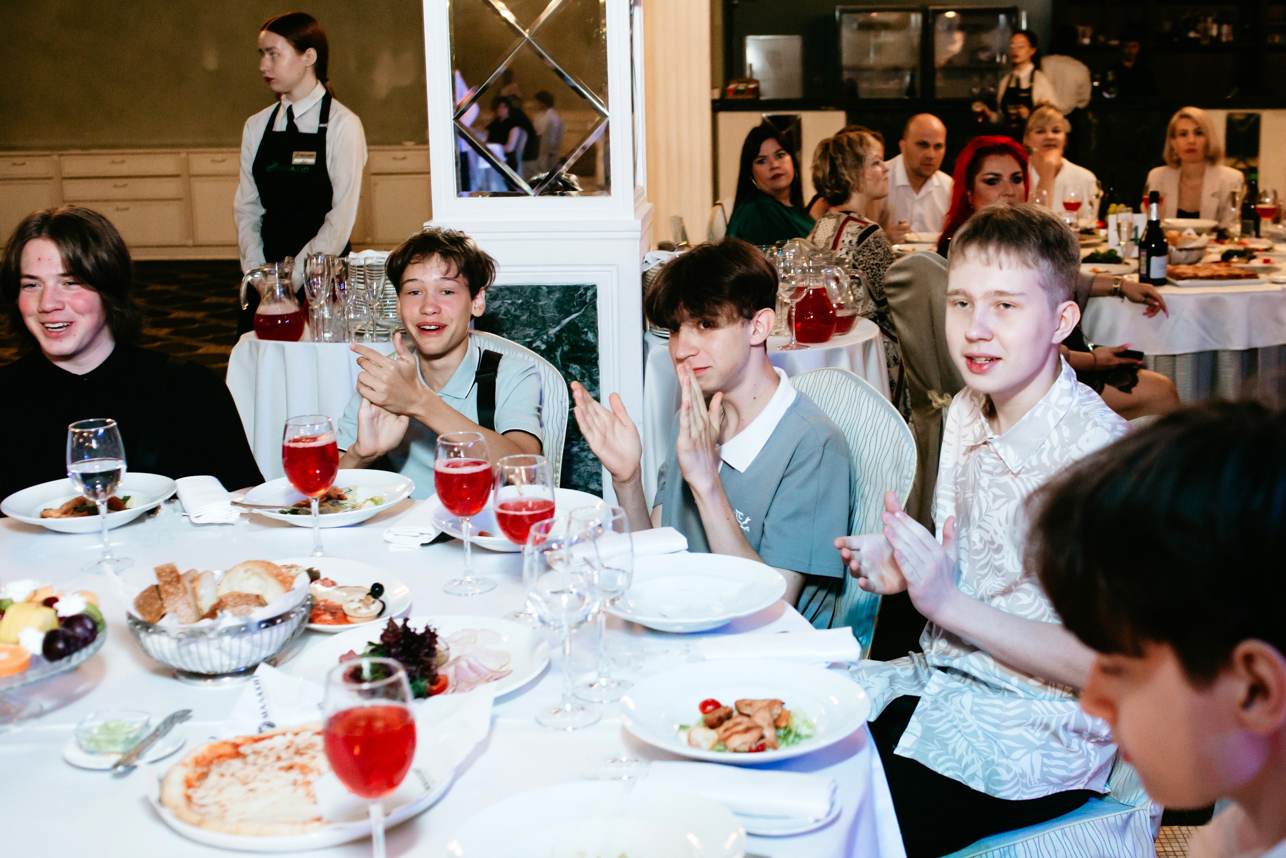 Выпускной 2025 (9класс) 124 школа. Фотограф в Челябинске Ополихина Анна