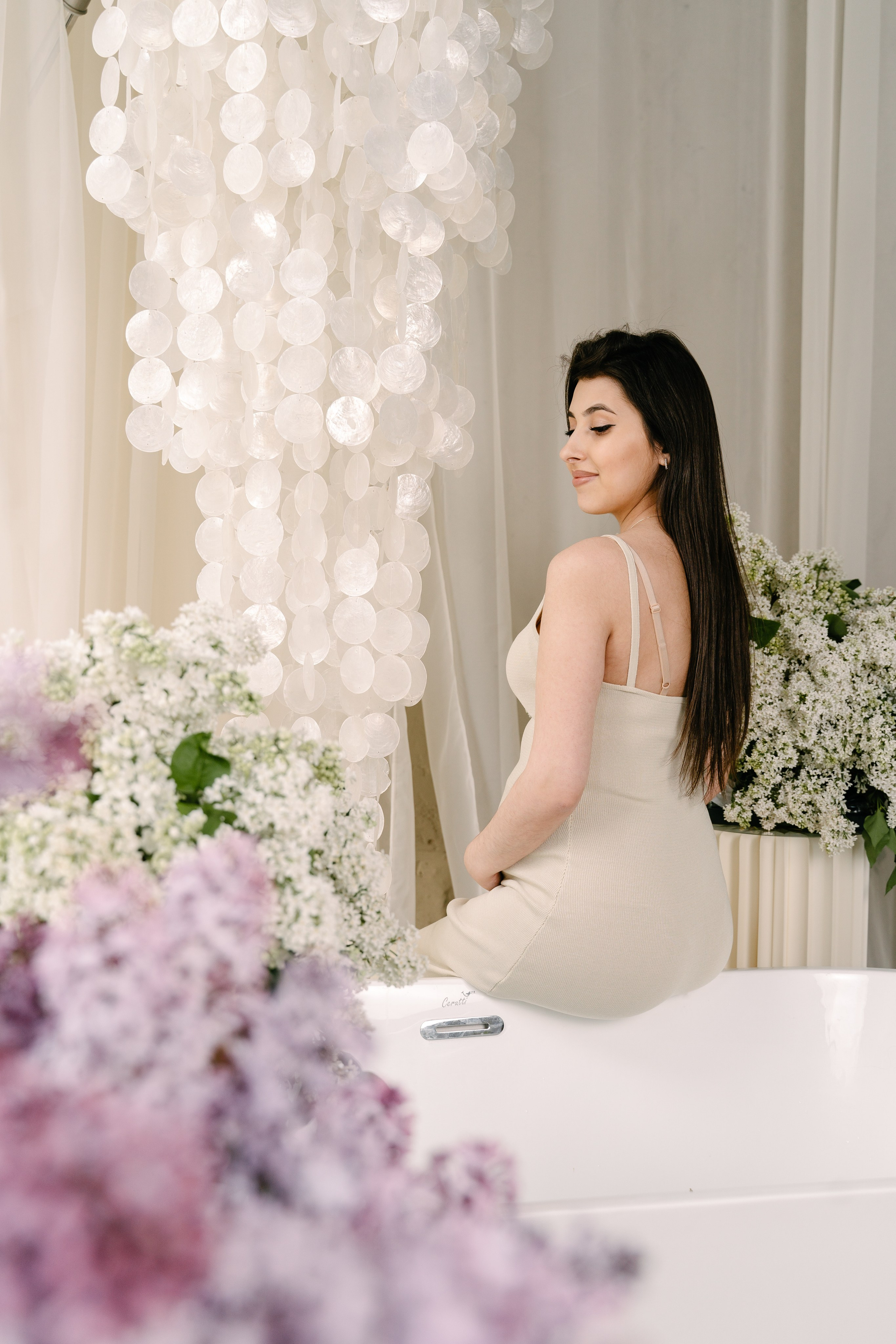 Диана в ожидании сирень. Свадебный фотограф Юлия Копылова