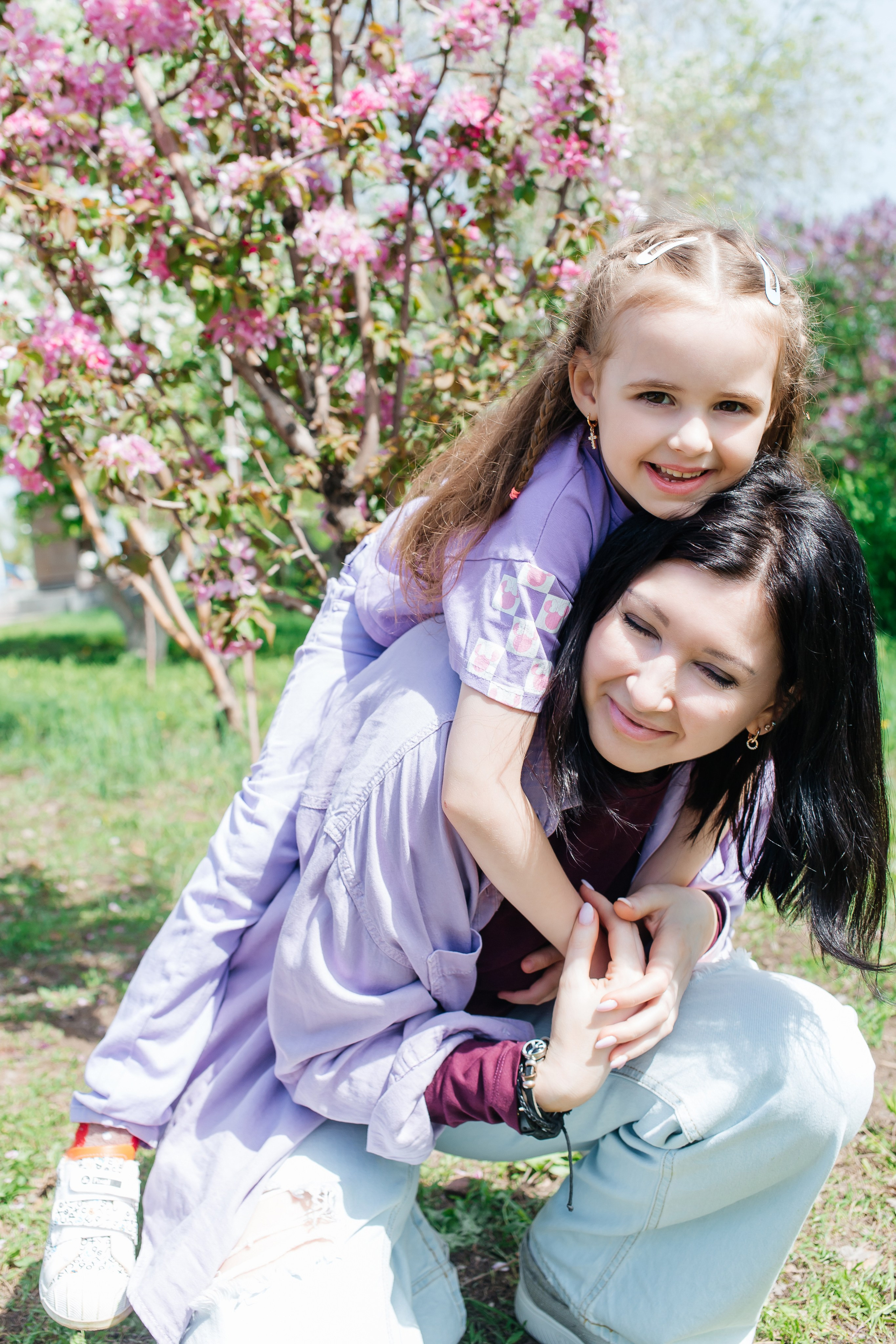Надюша с дочкой цветение. Женский фотограф в Оренбурге Ирина Заводчикова