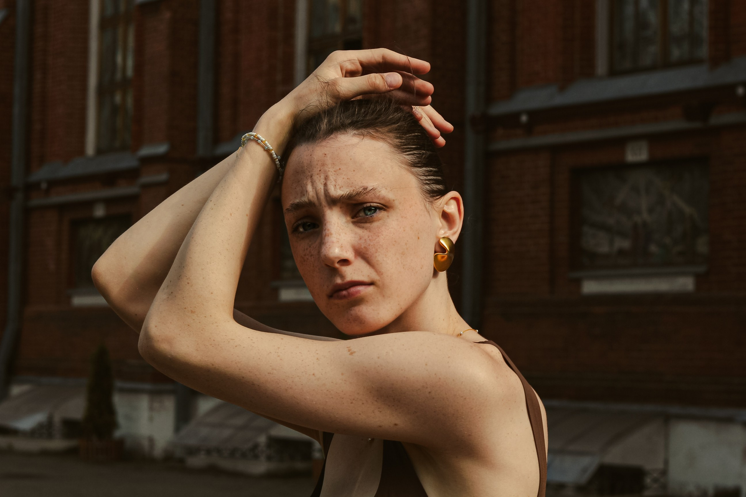 Рита у Церкви. Фотограф Москва, портрет, стрит, репортаж. Художественная фотосессия