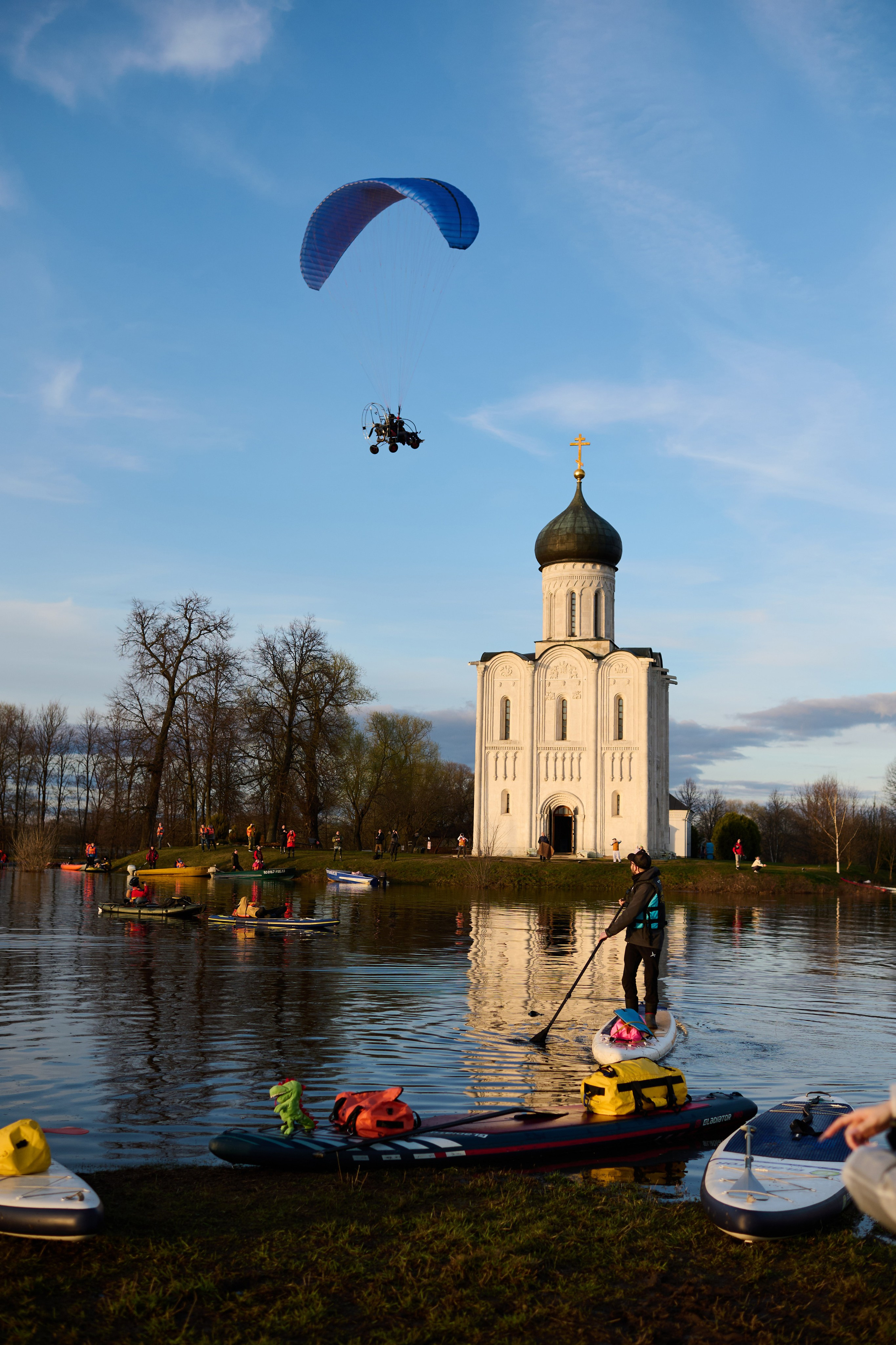 Владимир Покрова на Нерли, апрель. Главная