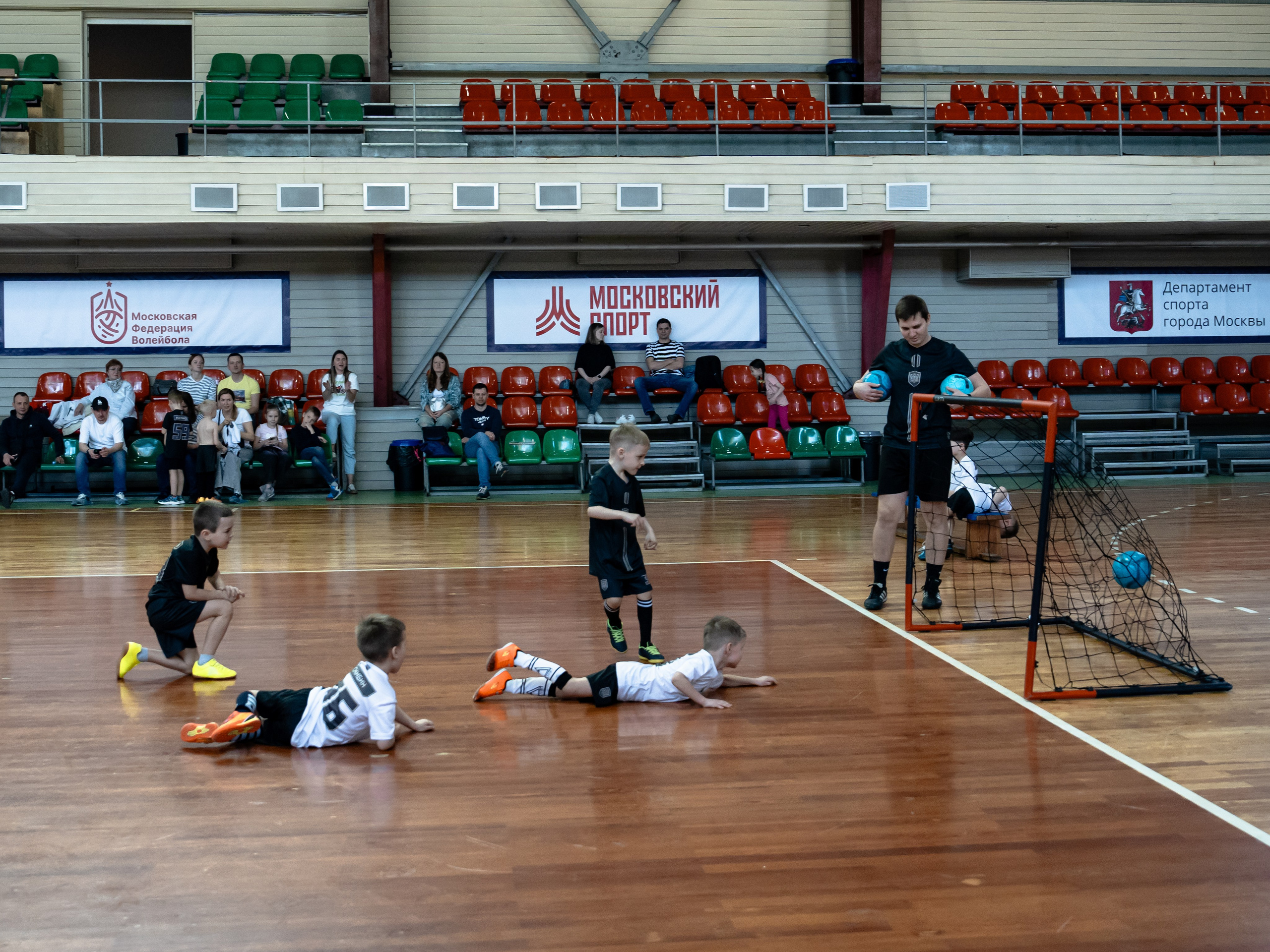 Тики-Така Противостояние 2025. Крамер Юлиана детский и семейный фотограф