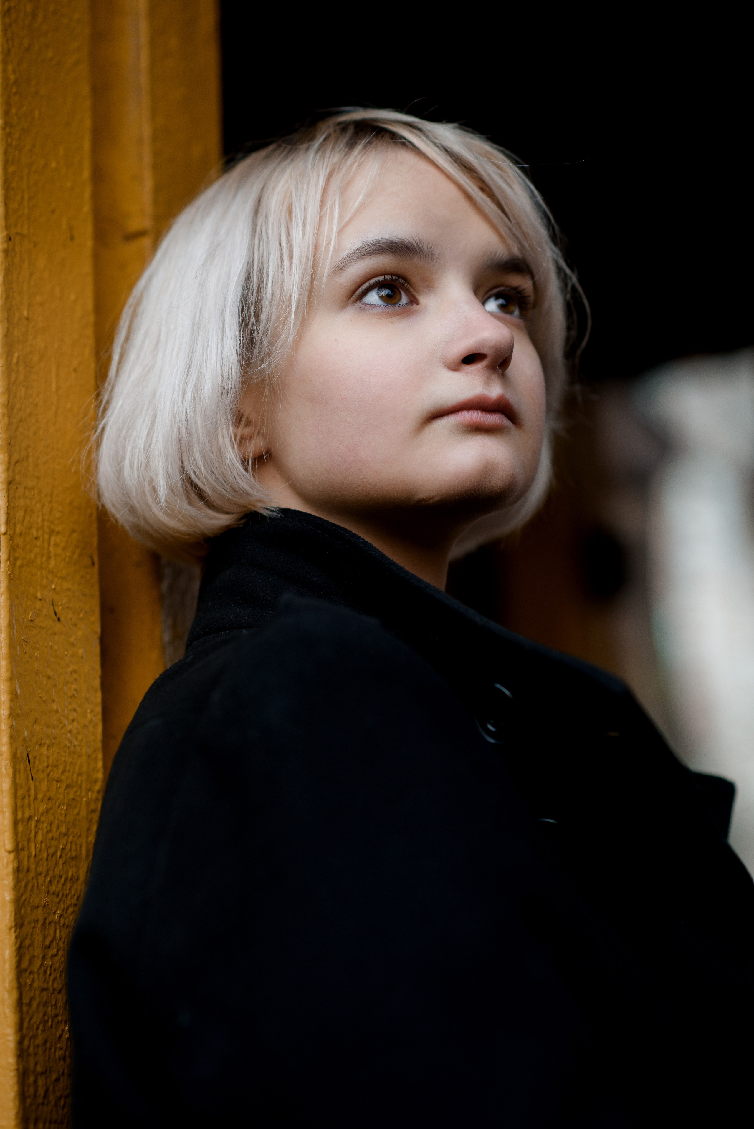 Фотосессия девочки подростка в осеннем саду. Главная