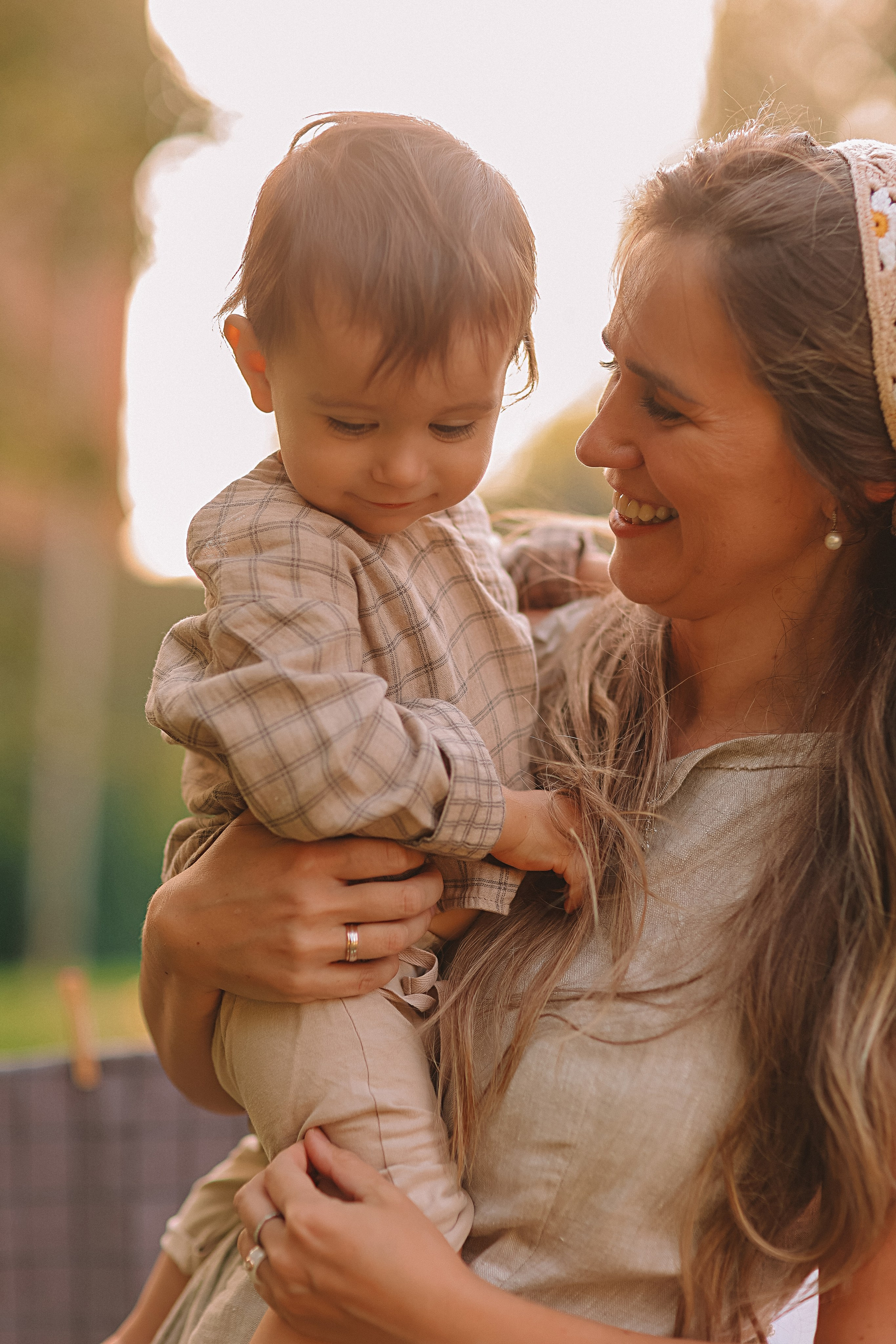 Стирка у дома. Семейный фотограф Тюмень, фотограф на роды Салмина Мария