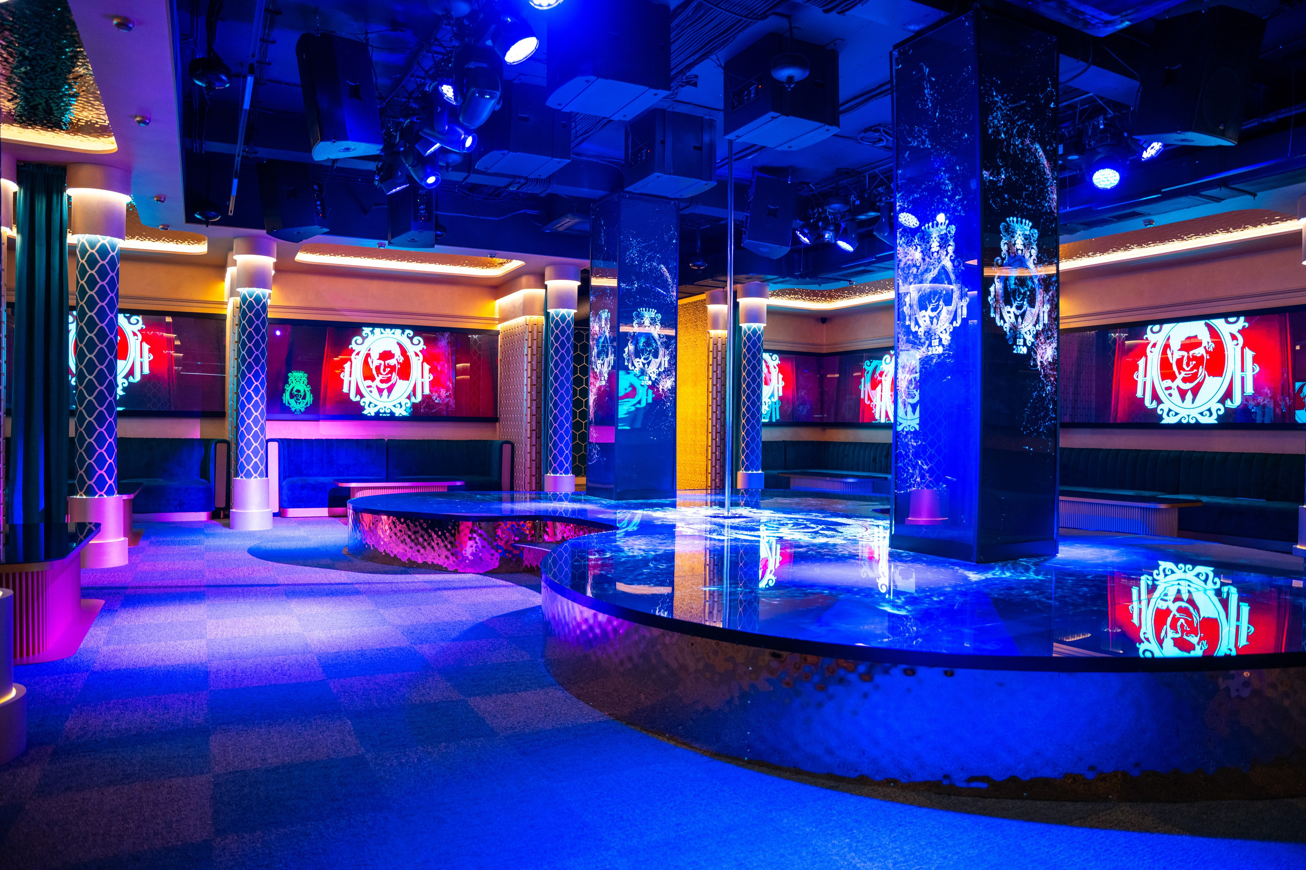 Фотосъемка интерьера стриптиз-клуба Hefner — элитный клуб Краснодара. Интерьерная фотосъемка клуба Hefner в Краснодаре — профессионально. Шедевры для Вас! Фотограф и Видеограф в Краснодаре Пахиев Руслан