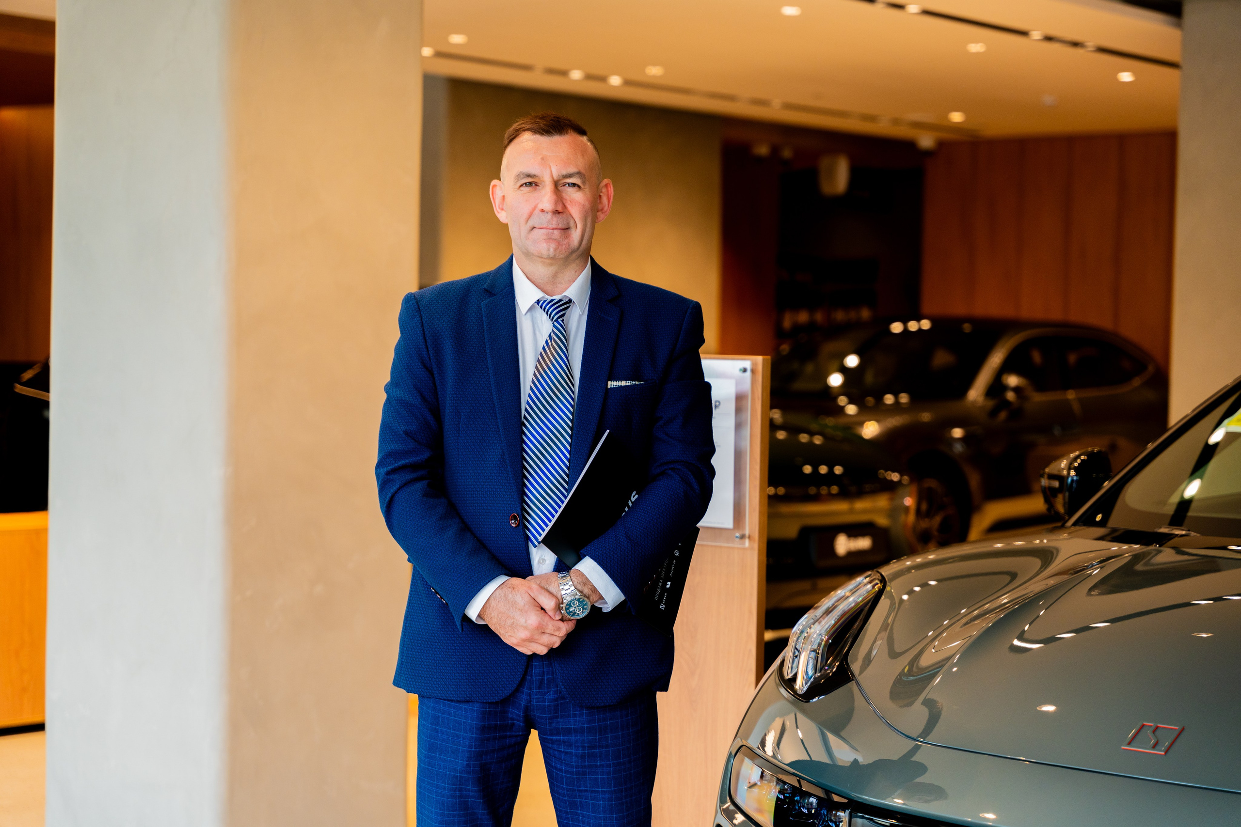 Интерьерная фотосъемка автосалона Elrus в Краснодаре. Zeekr, LiXiang Профессиональная фотосъемка интерьера премиум-автосалона в Краснодаре. Шедевры для Вас! Фотограф и Видеограф в Краснодаре Пахиев Руслан