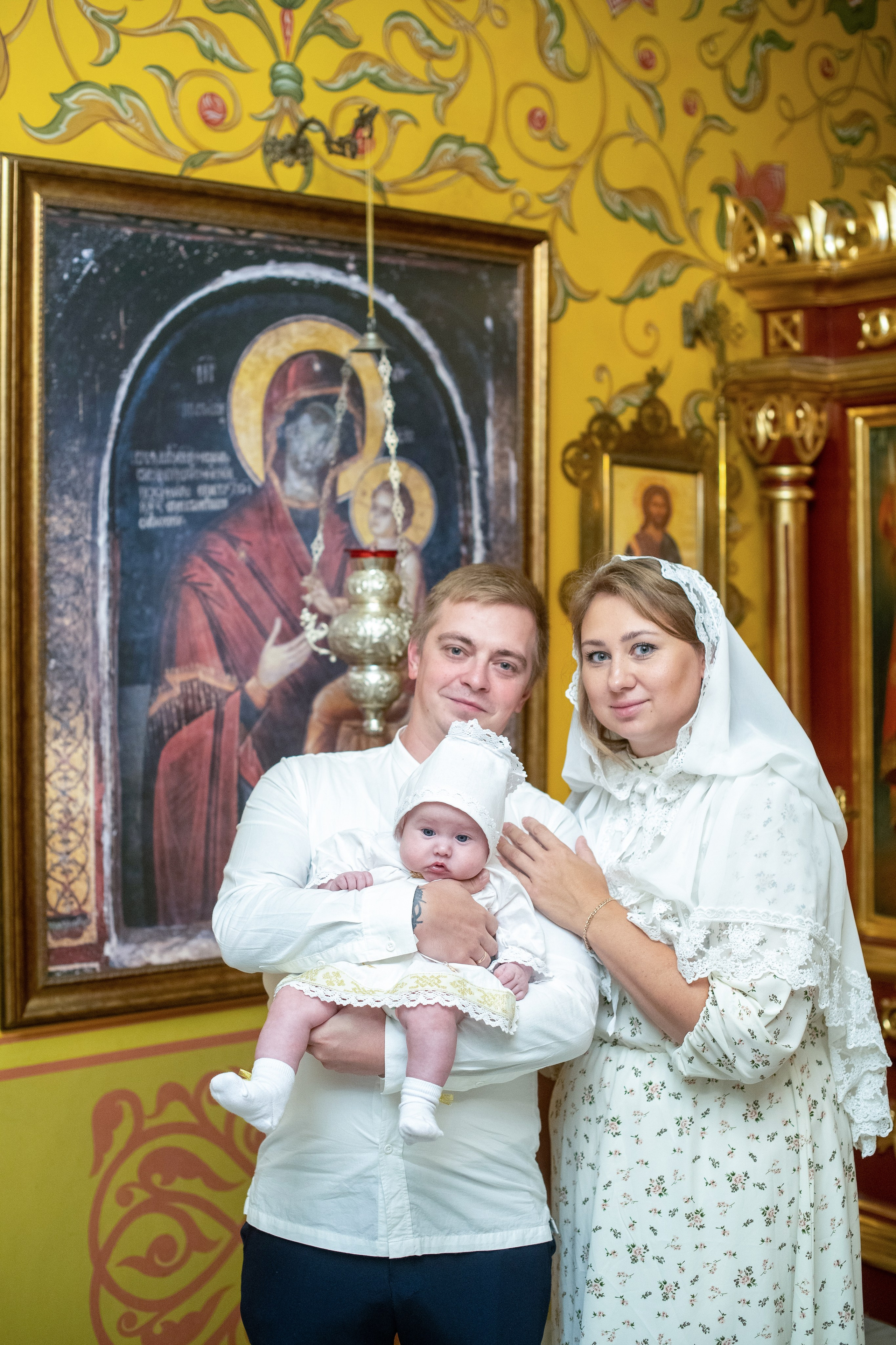 Крещение младенца Ксении. Храм Воздвижения Креста Господня в Алтуфьеве. Фотограф Крещения и Венчания в Москве и МО