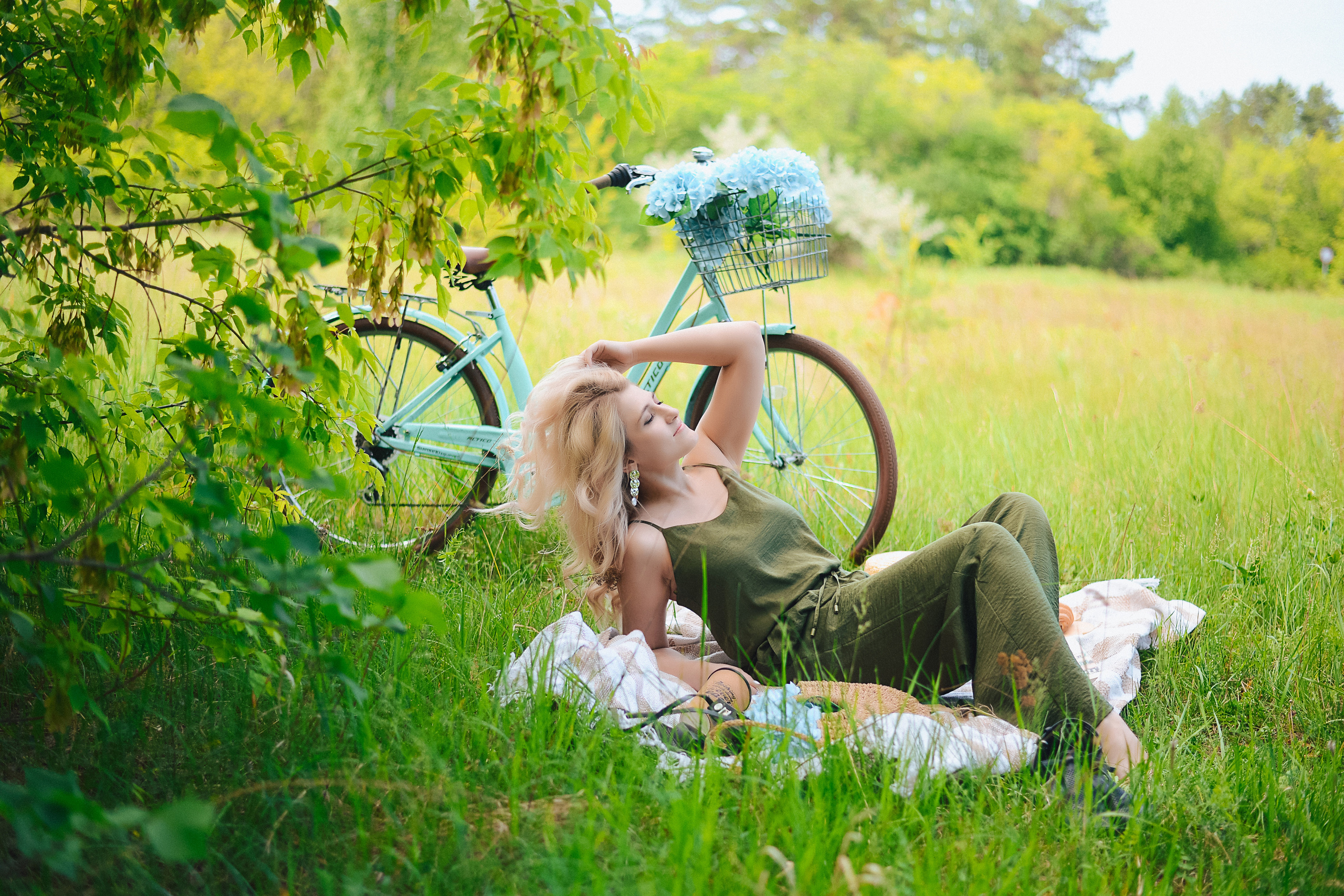 Пикник (с велосипедом). Thephoto-russia.ru