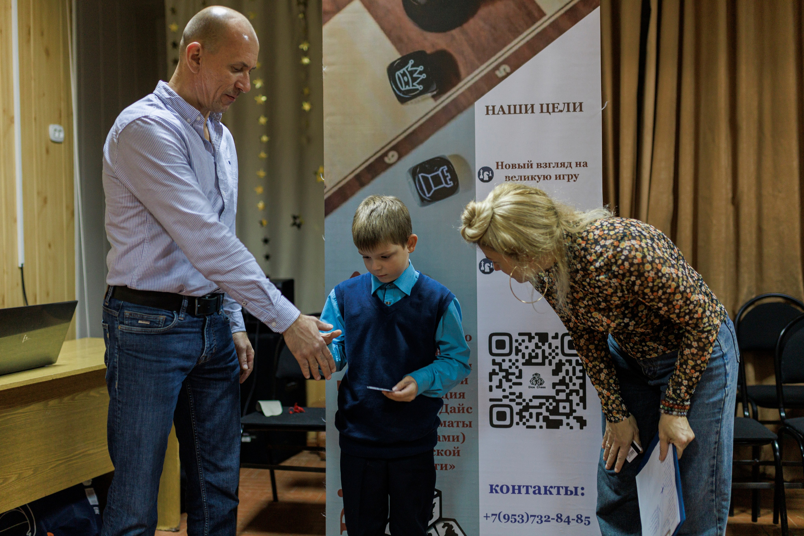 Репортажная сьёмка игры в шахматы в детском доме. Семейный и детский фотограф в Рязани Васюгова Мария