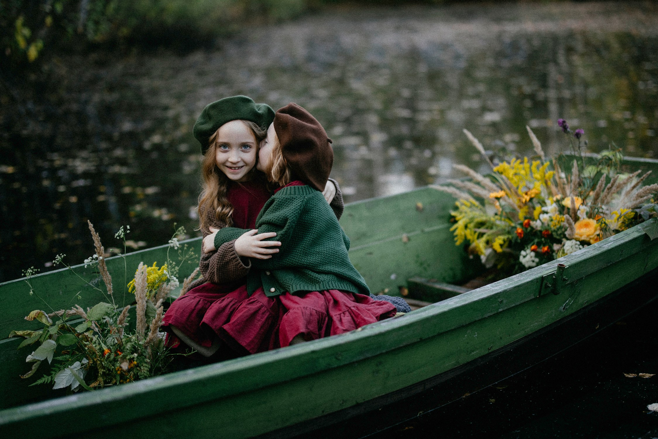 Лодка на Озере — природная локация для фотосессий в Зачарованном саду, Екатеринбург. Фотостудия «Зачарованный Сад» в 20 минутах от центра Екатеринбурга