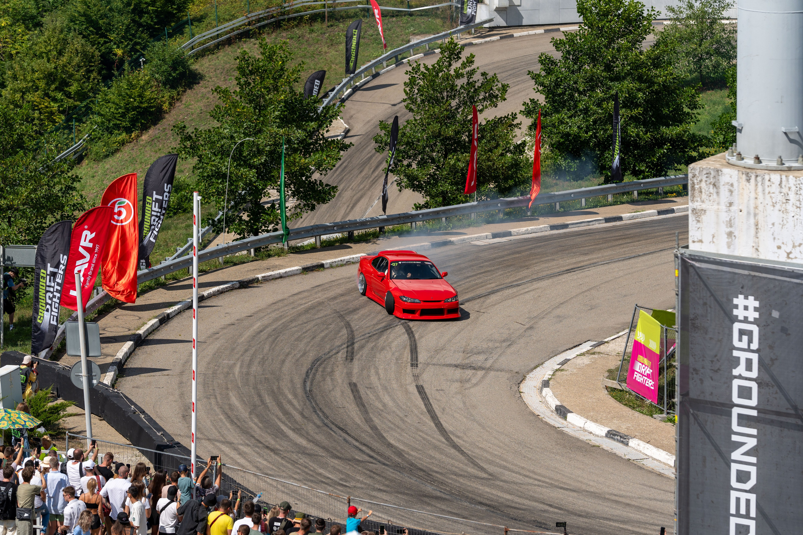 Фотоотчет партнеской интеграции для сети «Пятерочка» на фестивале «Grounded». Репортажный фотограф в Красной Поляне и Сочи Павлюченко Екатерина