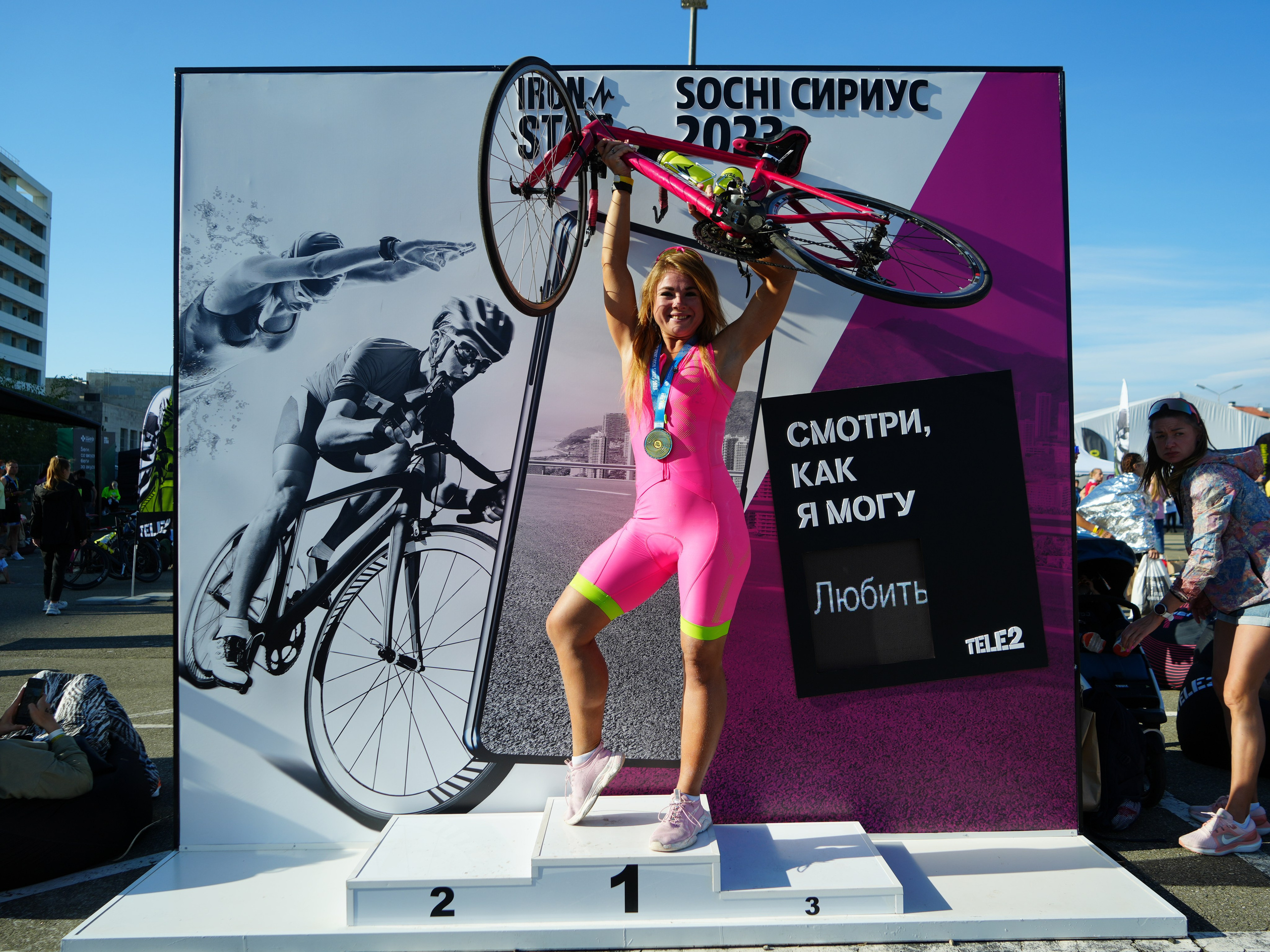 Фотоотчет партнерской интеграции для компании TELE2 на фестивале Ironstar. Репортажный фотограф в Красной Поляне и Сочи Павлюченко Екатерина