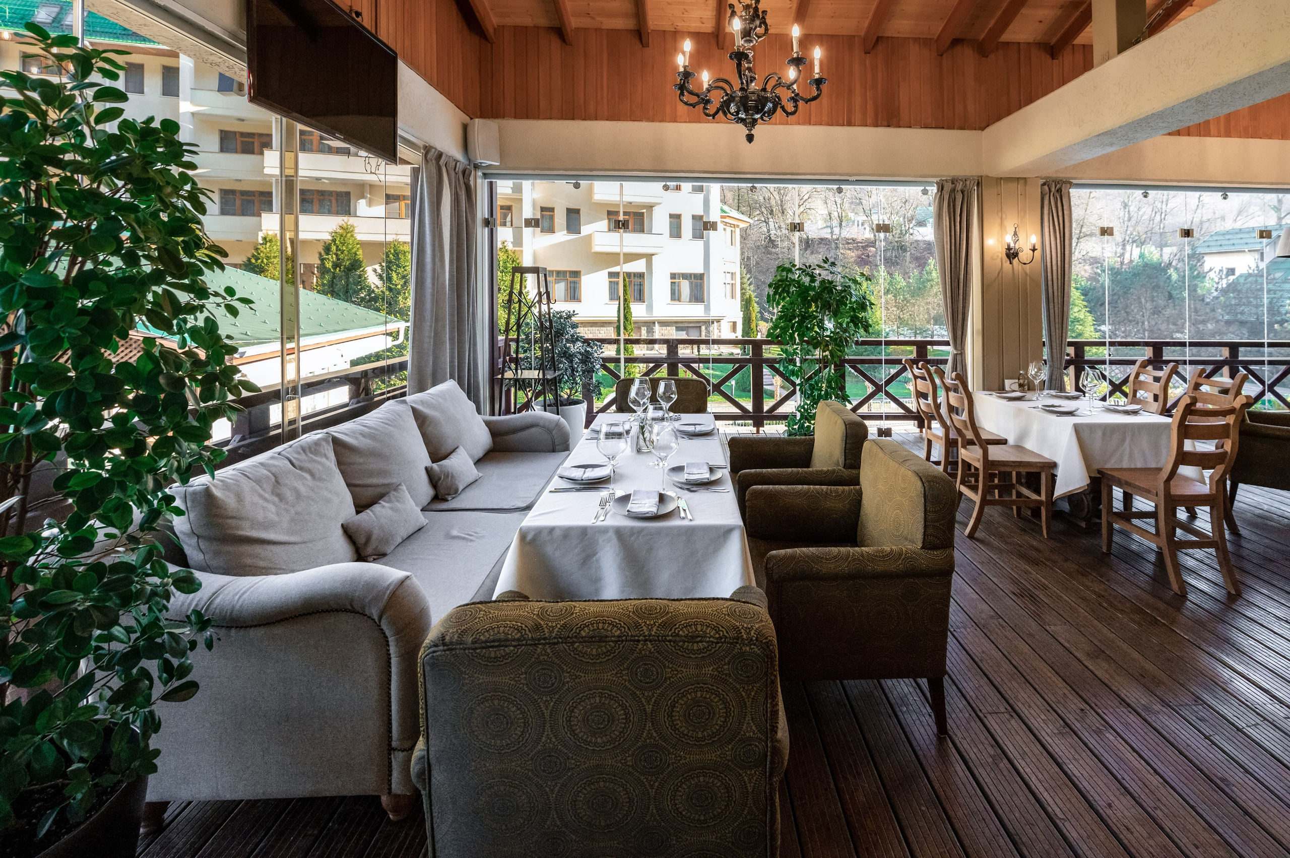 Ресторан «Черная Лисичка» на курорте Газпром Поляна. Репортажный фотограф в Красной Поляне и Сочи Павлюченко Екатерина