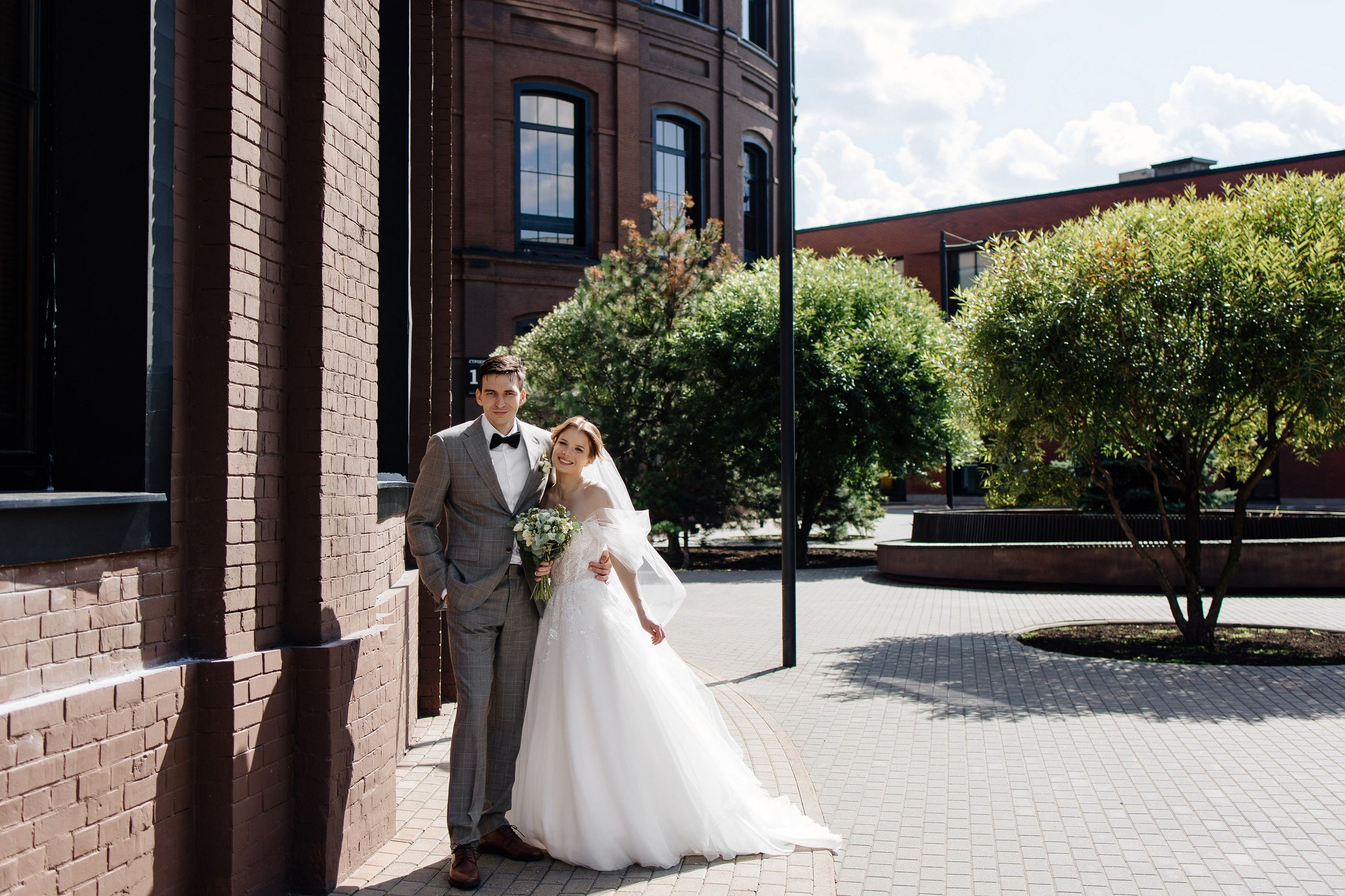 Свадебное утро в Hyatt Regency Хаятт Редженси, свадебная прогулка на Арме и банкет в О’Шалей. Свадебный и семейный фотограф Екатерина Иванова