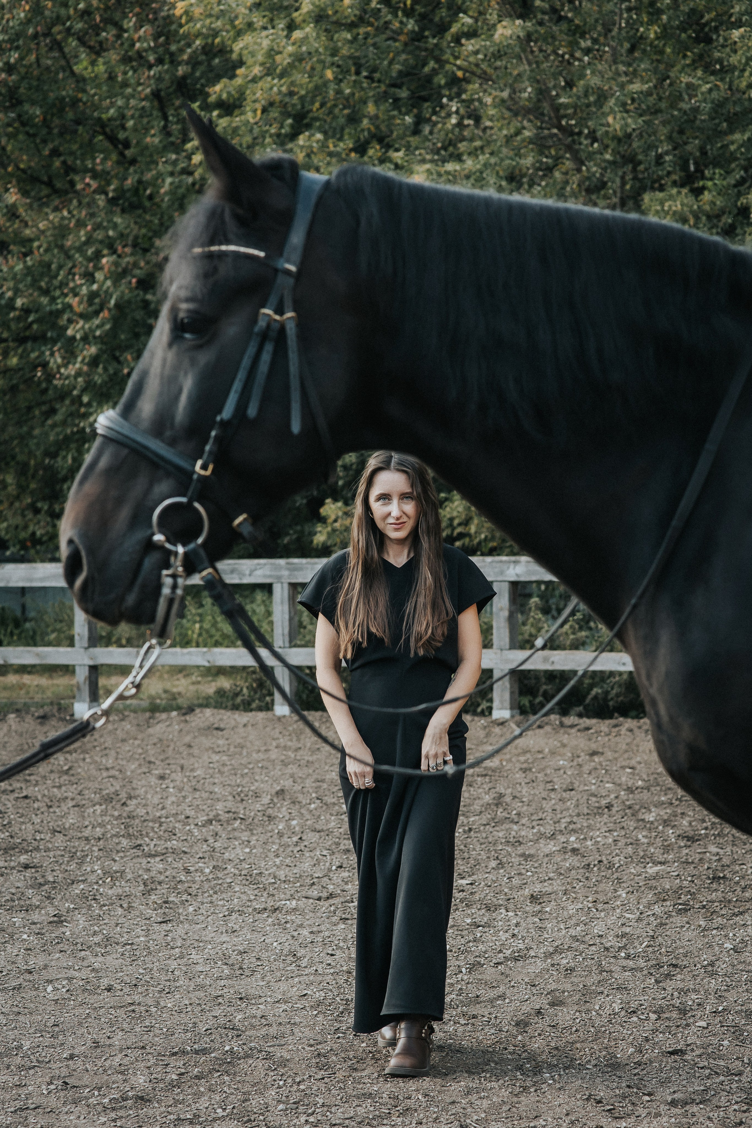 Большая семья и черный конь Султан. Семейный фотограф в Москве Наталья Чуб, заказать Фотокнигу