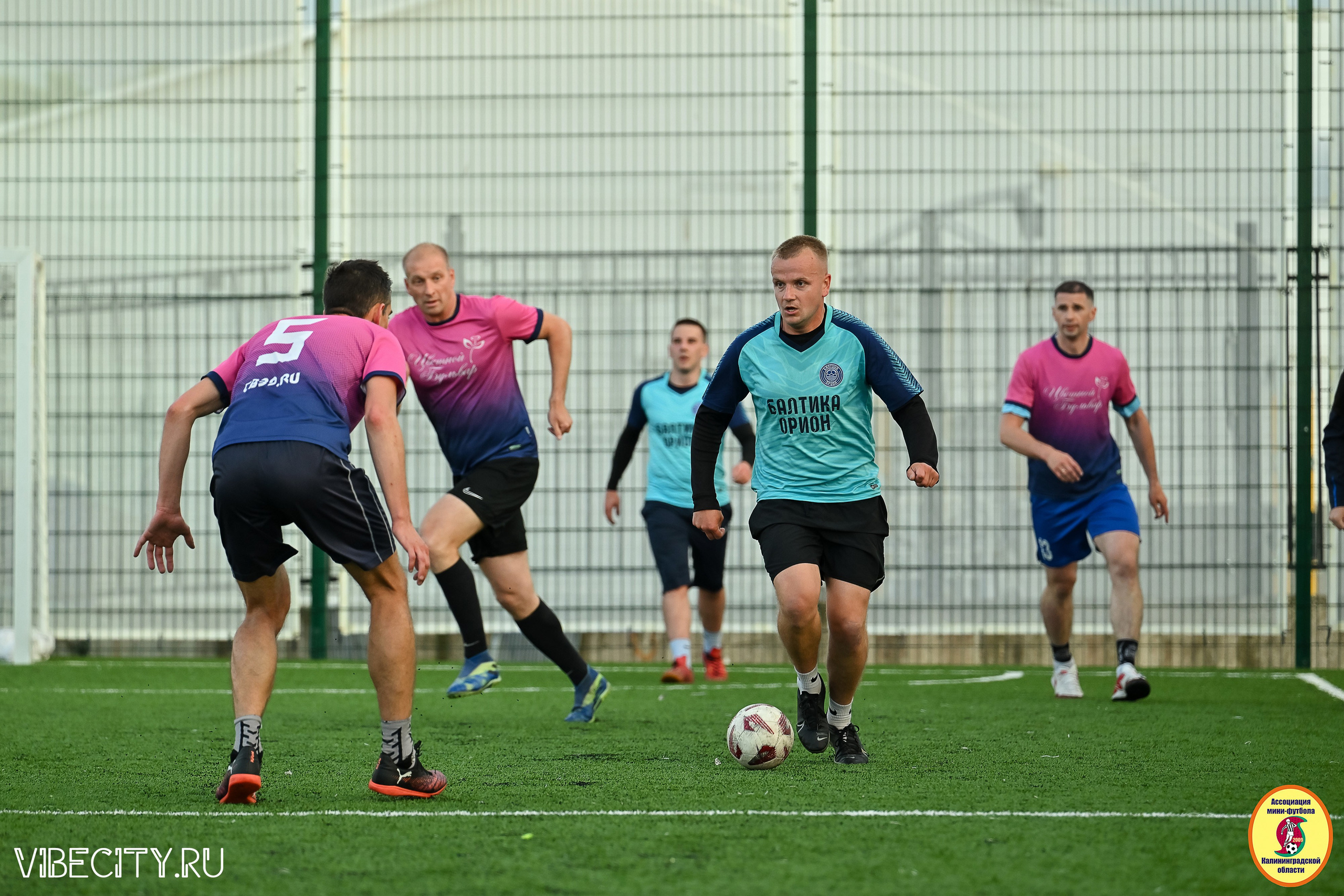 ИГРЫ МИНИ-ФУТБОЛЬНОЙ И КОРПОРАТИВНОЙ ЛИГИ. VIBECITY.RU Вайб Сити Ру Фоторепортажи Фотоотчеты Калининград