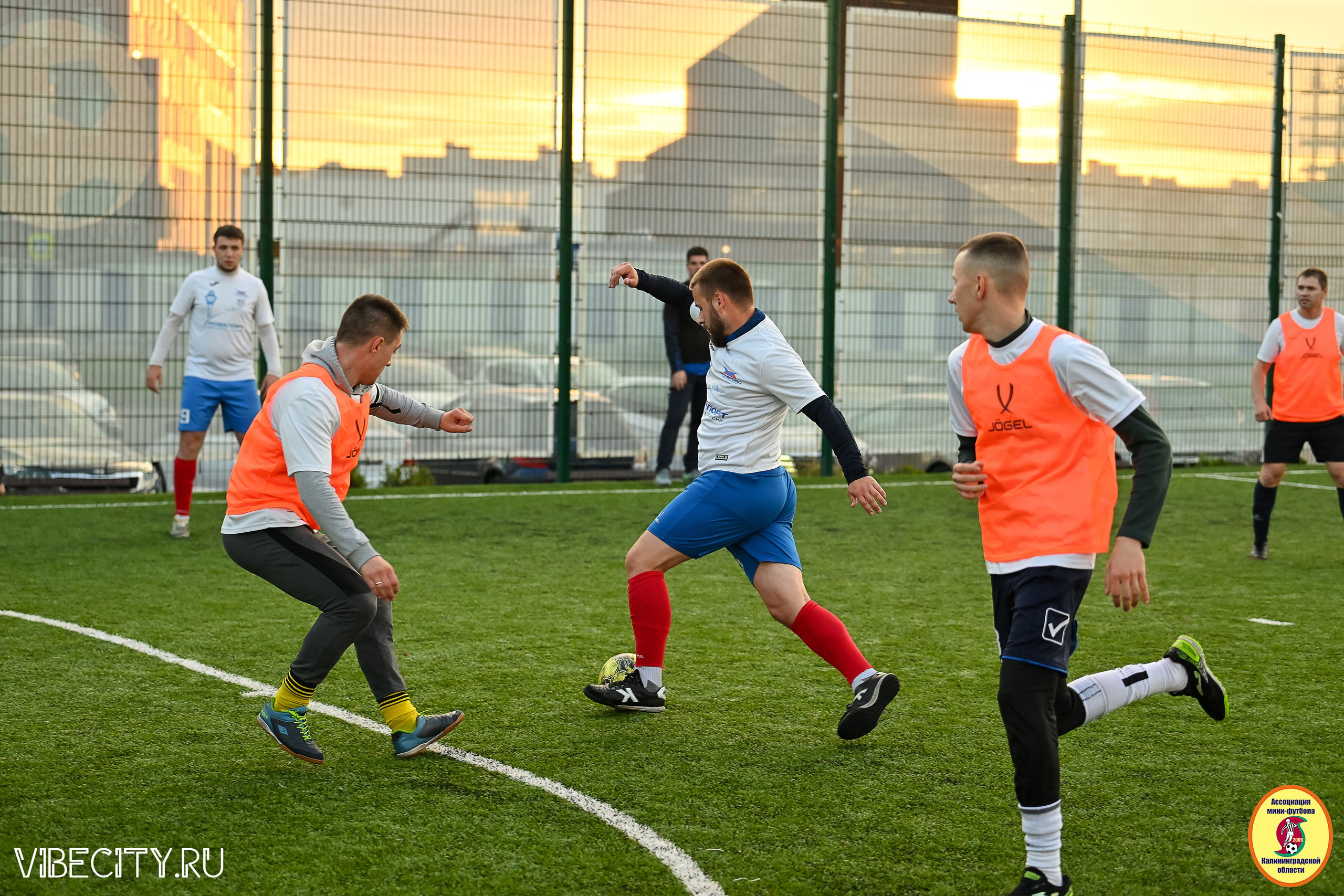 ИГРЫ МИНИ-ФУТБОЛЬНОЙ И КОРПОРАТИВНОЙ ЛИГИ. VIBECITY.RU Вайб Сити Ру Фоторепортажи Фотоотчеты Калининград