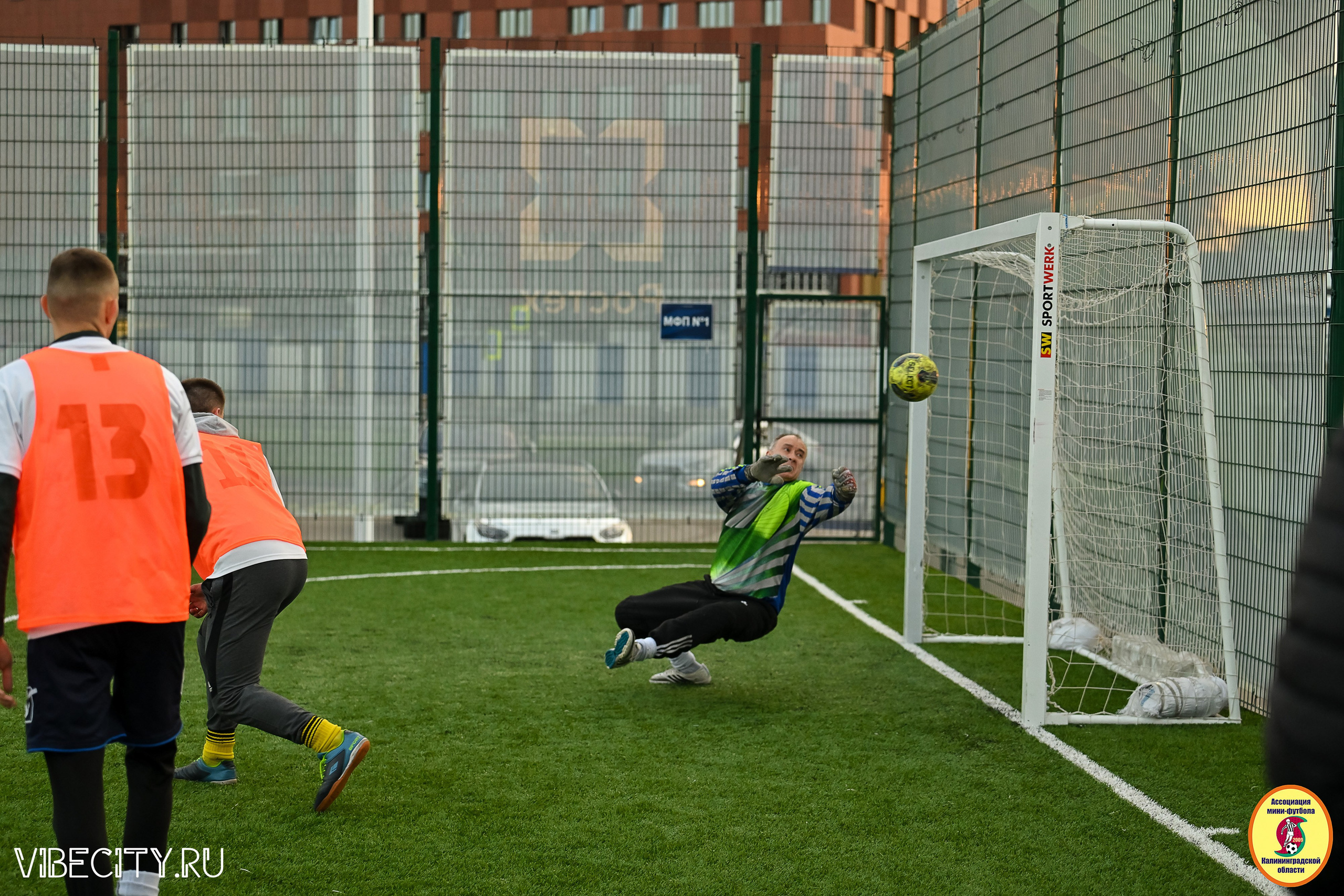 ИГРЫ МИНИ-ФУТБОЛЬНОЙ И КОРПОРАТИВНОЙ ЛИГИ. VIBECITY.RU Вайб Сити Ру Фоторепортажи Фотоотчеты Калининград