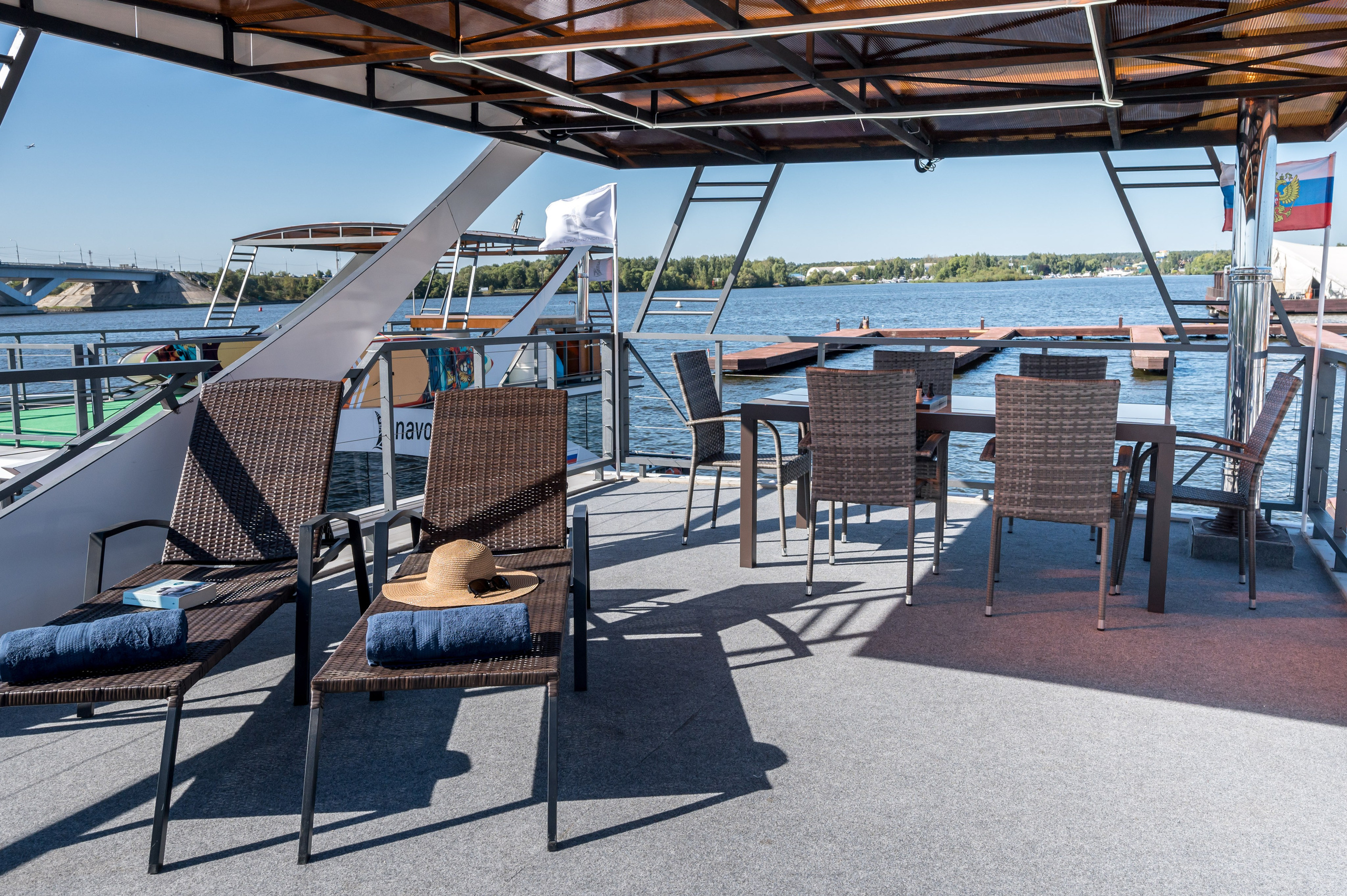 Хаусботы для вечеринок и бизнес-встреч. Интерьерный Фотограф Москва Криста FLY Труфанова