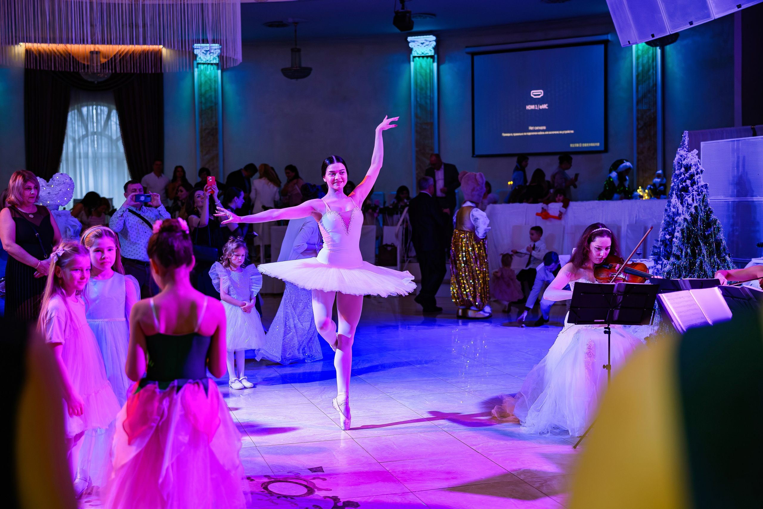 Репортажная фотосъемка мероприятий в Москве. Новогодний концерт 2025/2026. Интерьерный & Репортажный фотограф Озеров Денис, г. Москва