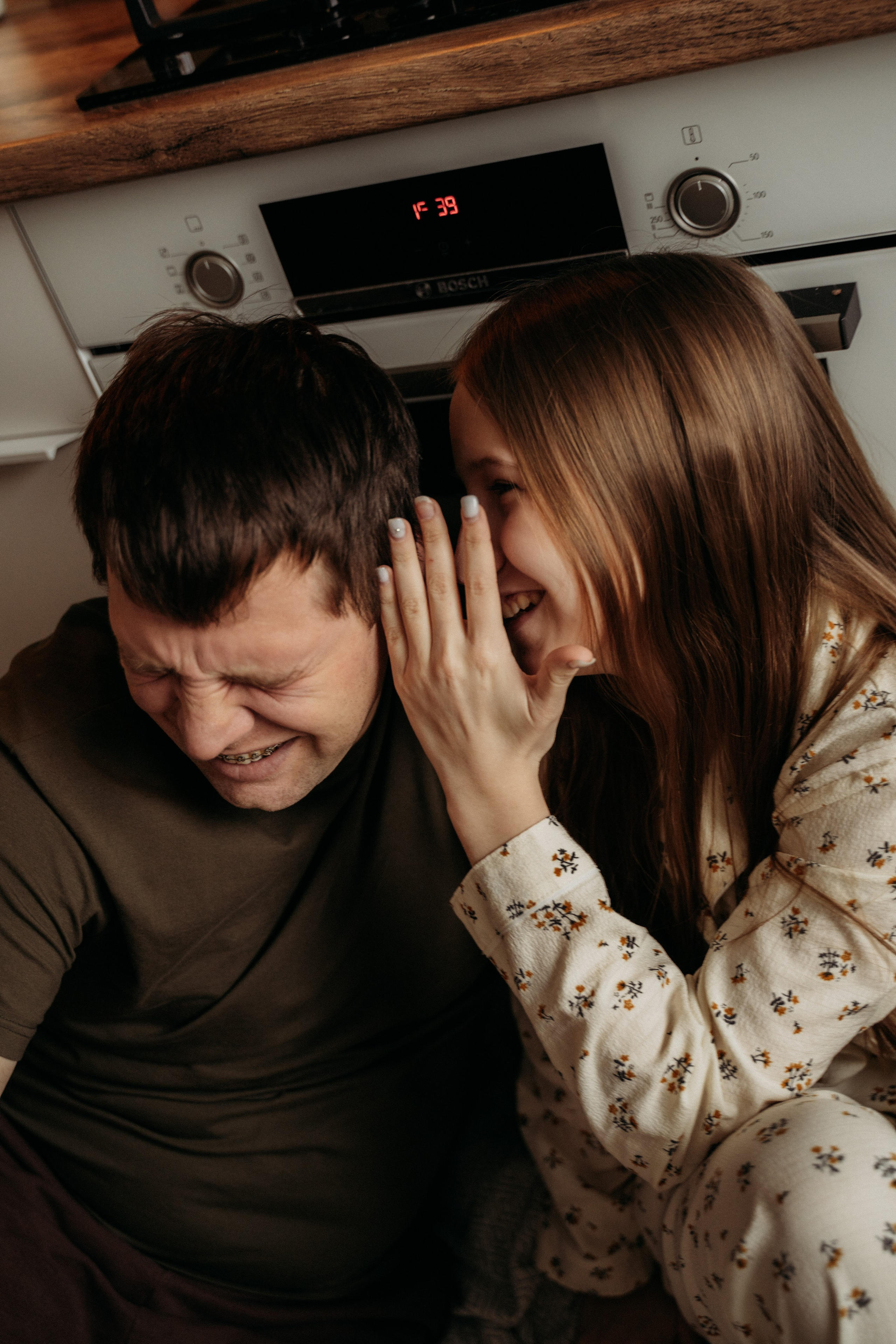 Семья на кухне