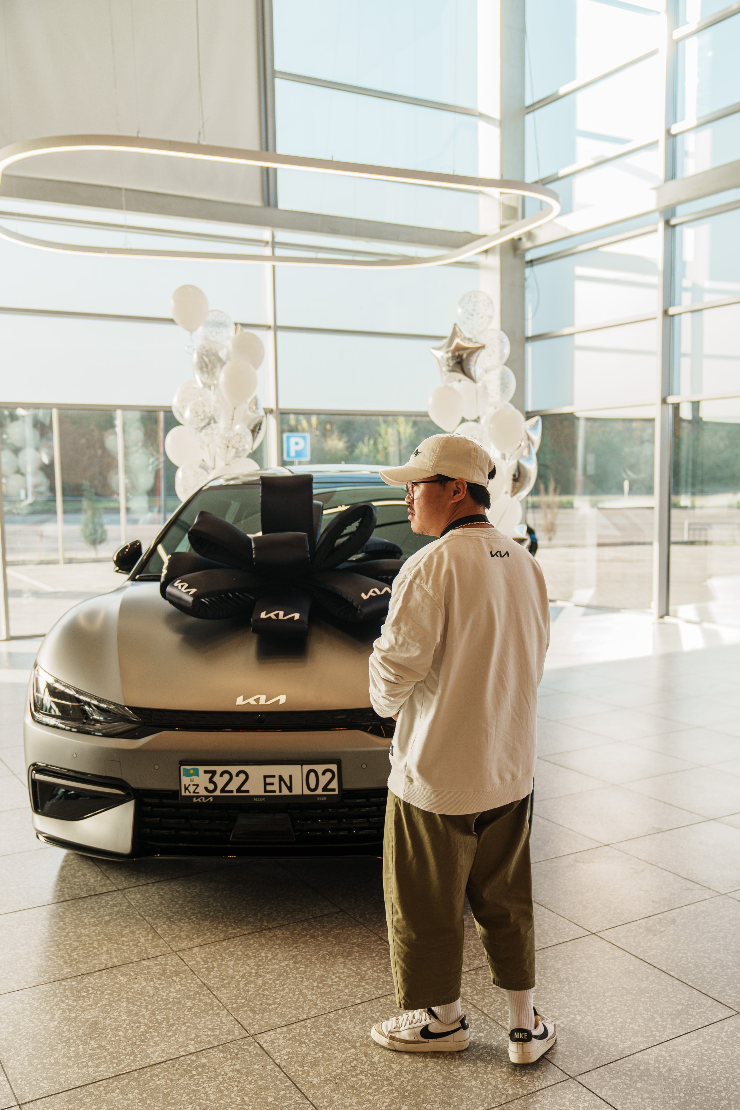 Kia EV6 Вручение Евгений Чебаткову. Фотограф TAULAN_1