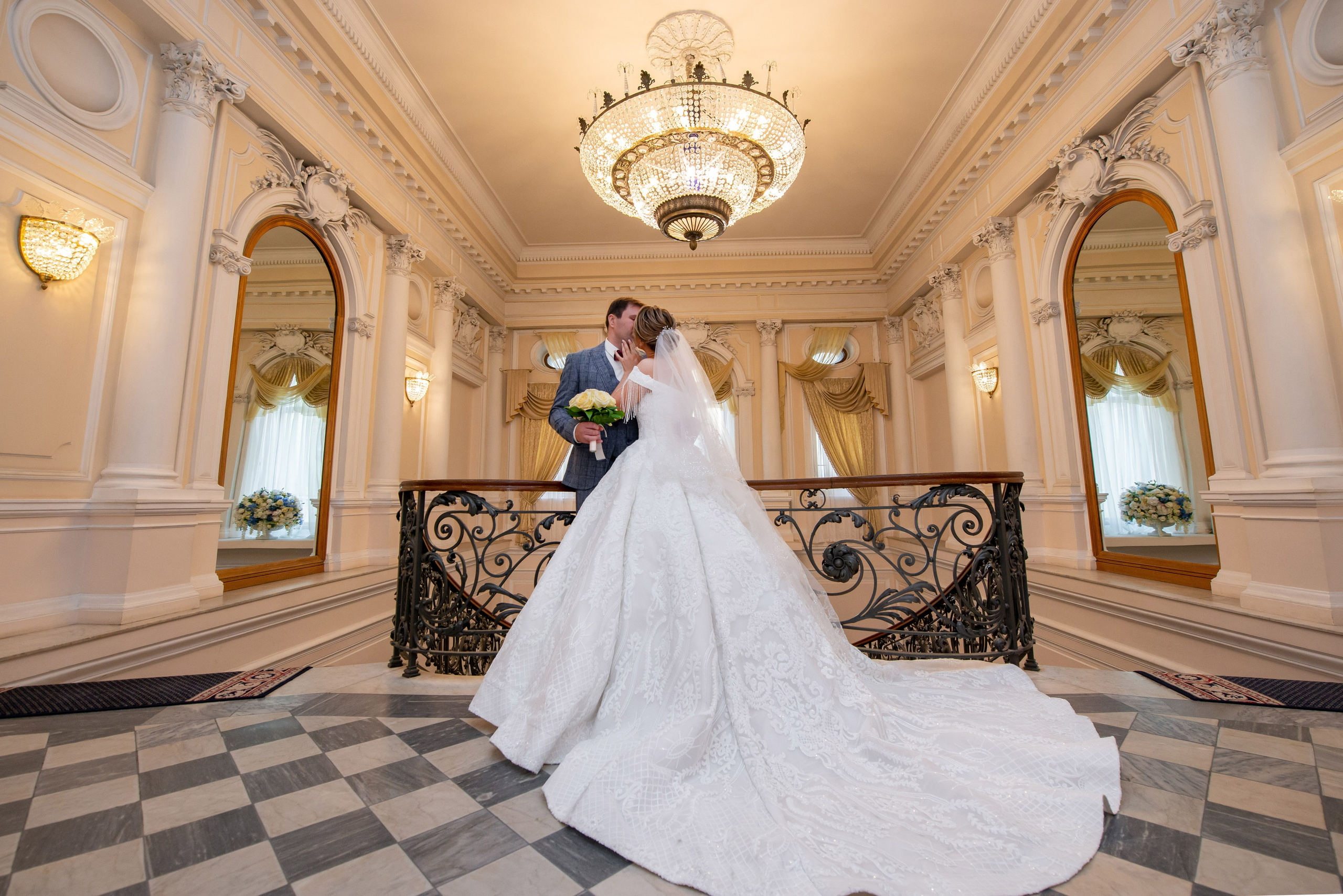 Анастасия и Игорь (фотосессия во Втором Дворце Бракосочетания, Польский сад, здание городской Ратуши). Портретный, семейный и свадебный фотограф в Санкт-Петербурге и в Пушкине Ширяев Денис