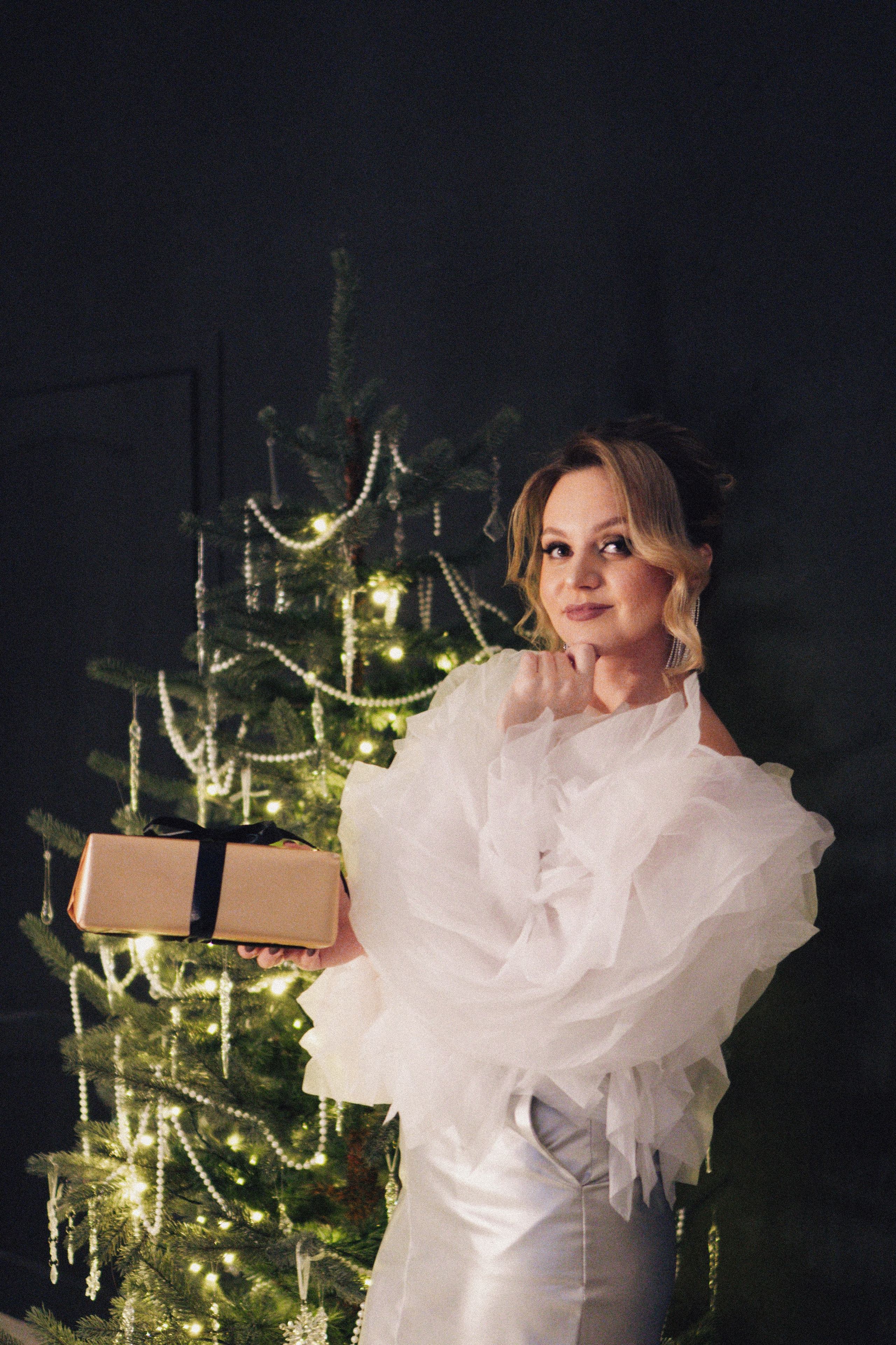 НОВОГОДНЯЯ ФОТОСЕСИИЯ В СТУДИИ ДЛЯ ДЕВУШКИ И ПРОГУЛКА ПО ЧЕРНЫШЕВСКОЙ. Профессиональный фотограф, Санкт-Петербург — Виктория Богомолова