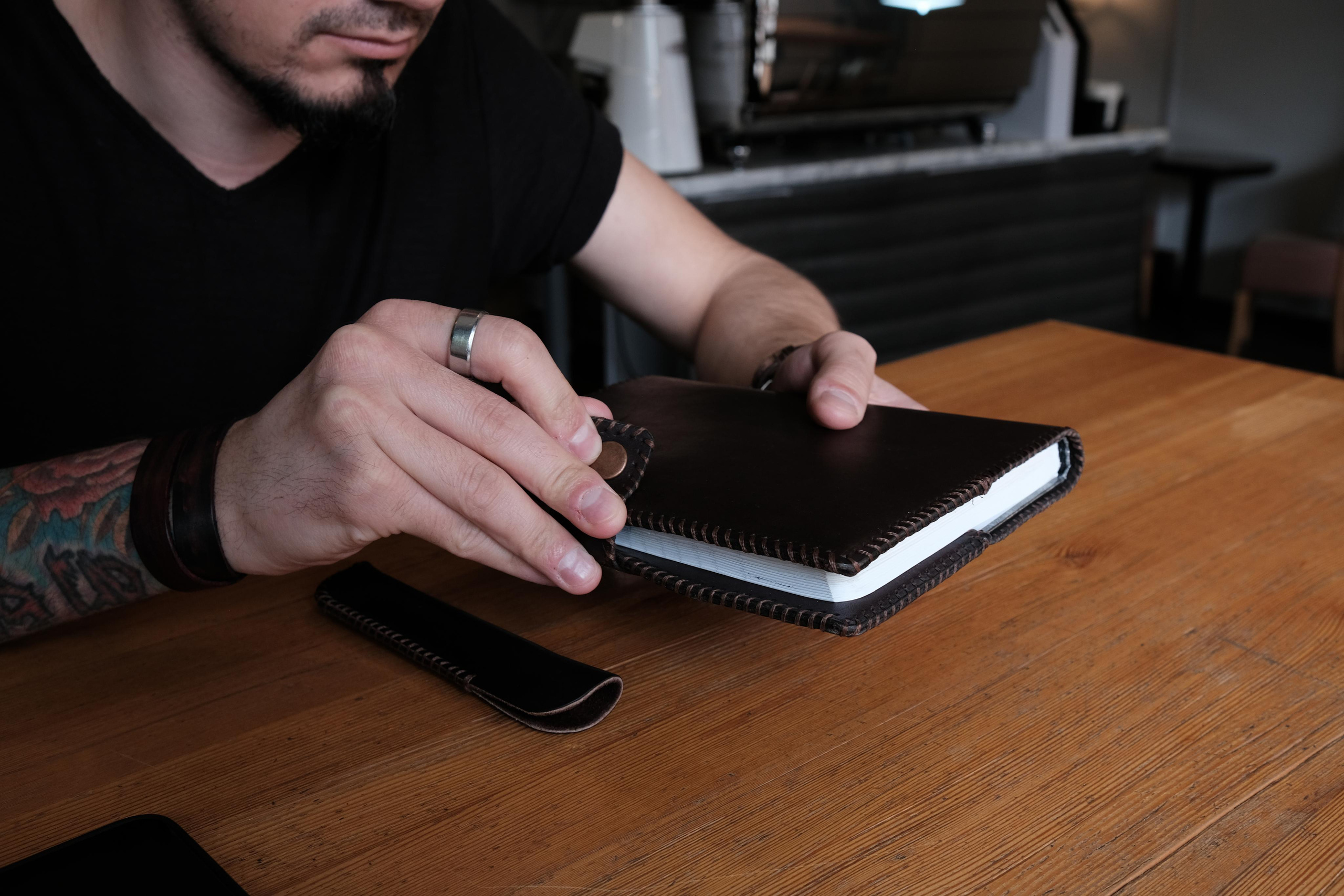 Обложка для ежедневника из коричневой 2 мм юфти.