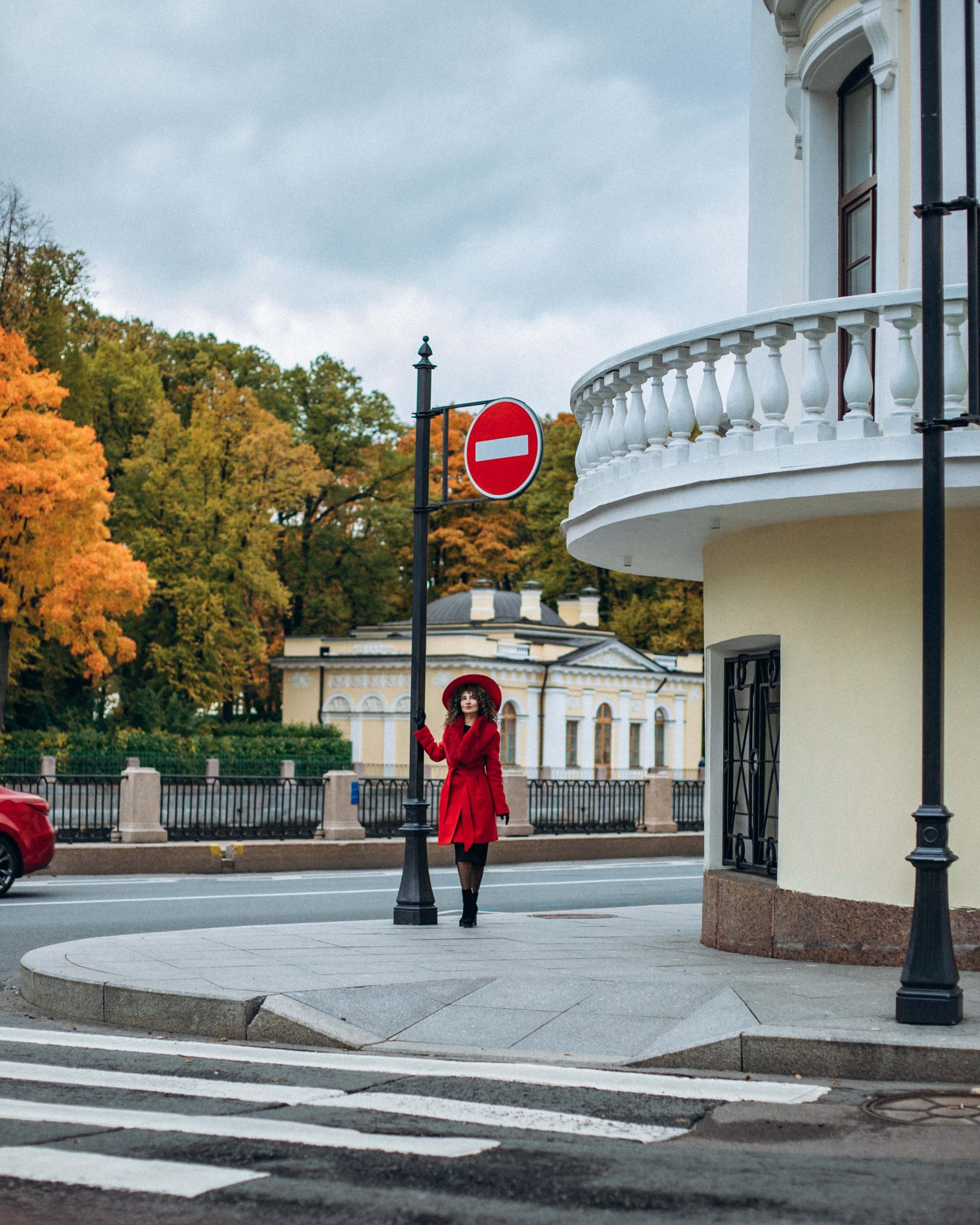 Елена и октябрь. Фотопрогулка в Петербурге. Индивидуальный и семейный фотограф в Санкт-Петербурге