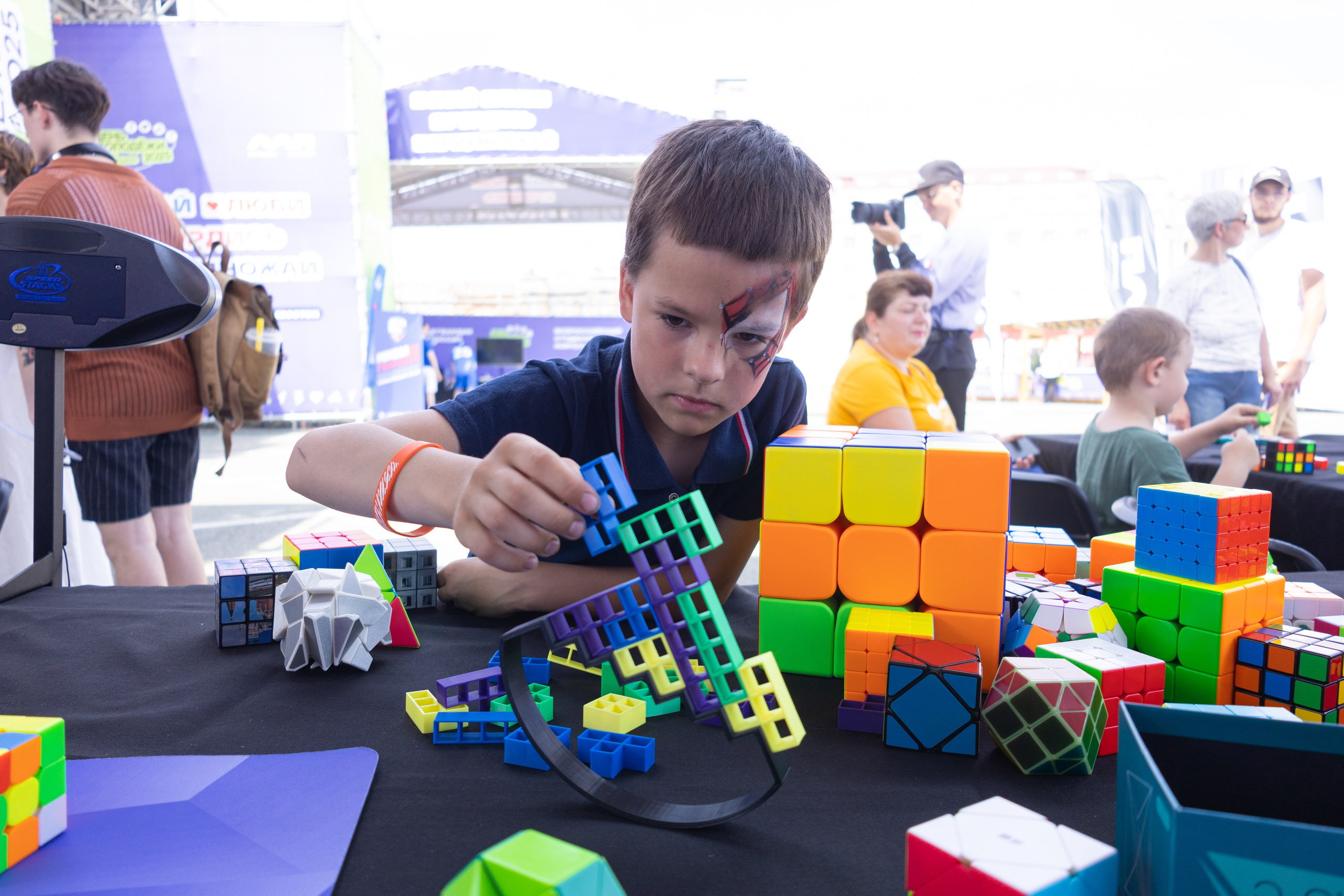 День молодёжи. Владивосток 2025. Олег Катакинов| Репортажный фотограф в городе у моря (Владивосток)