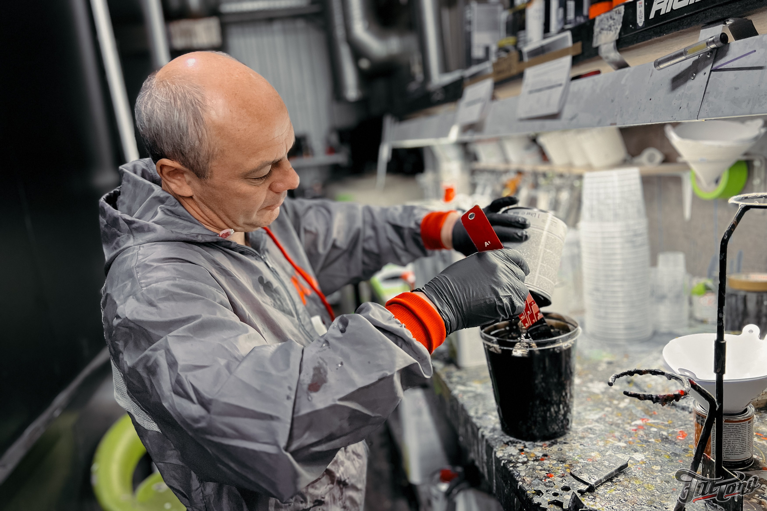 Chevrolet Tahoe I ремонт по кузову и окрас, пошив салона. DeLorein