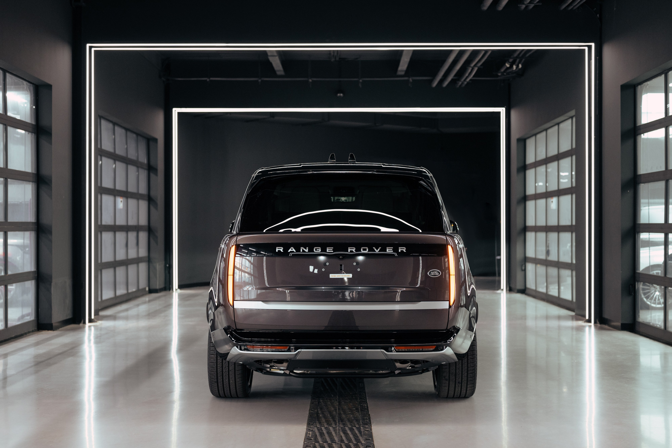 Range Rover long brown on white. DeLorein