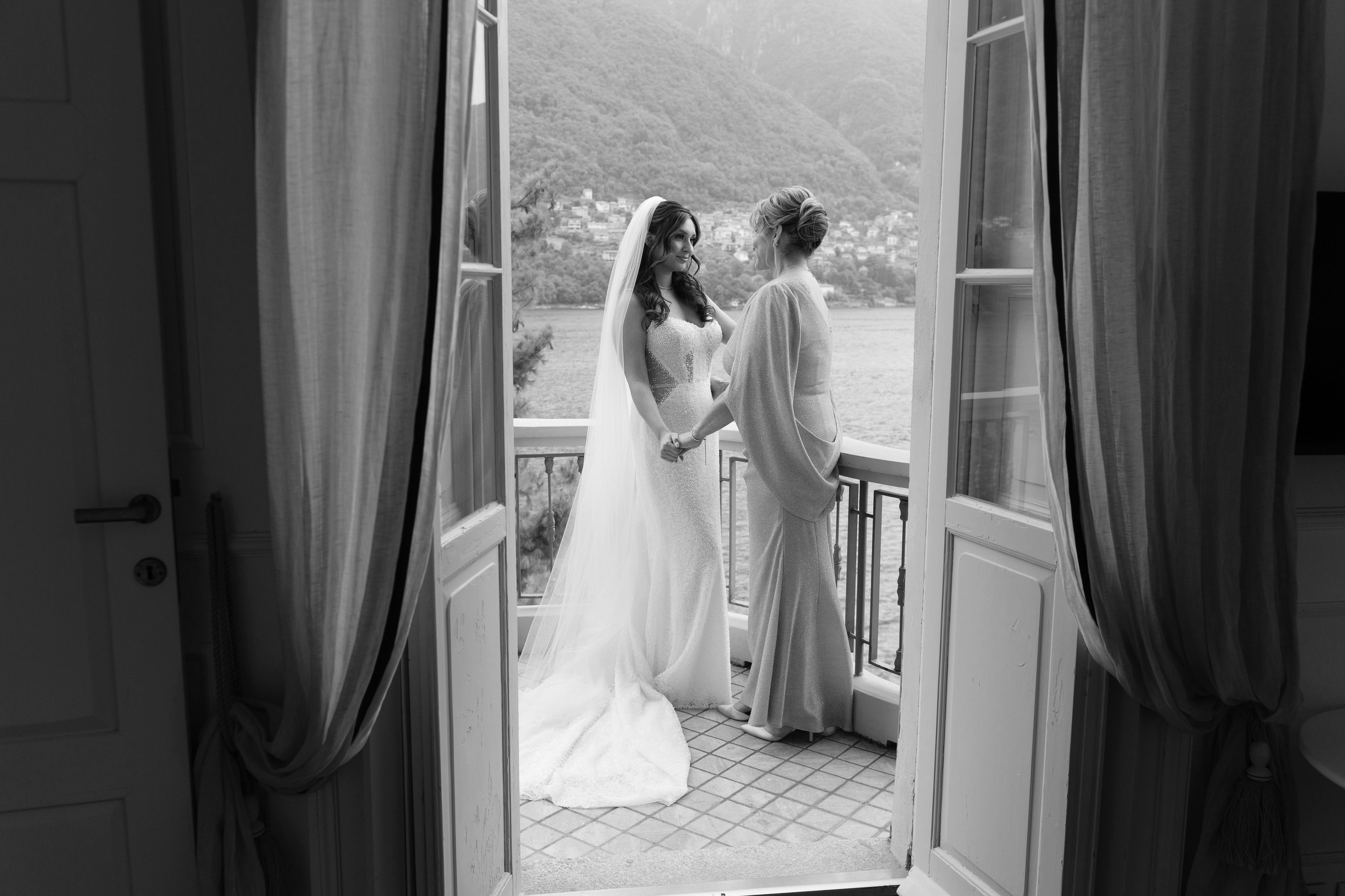 Relais Villa Vittoria Wedding, Lake Como, Italy. Valeria Coconova Photographer Italy Como Milan