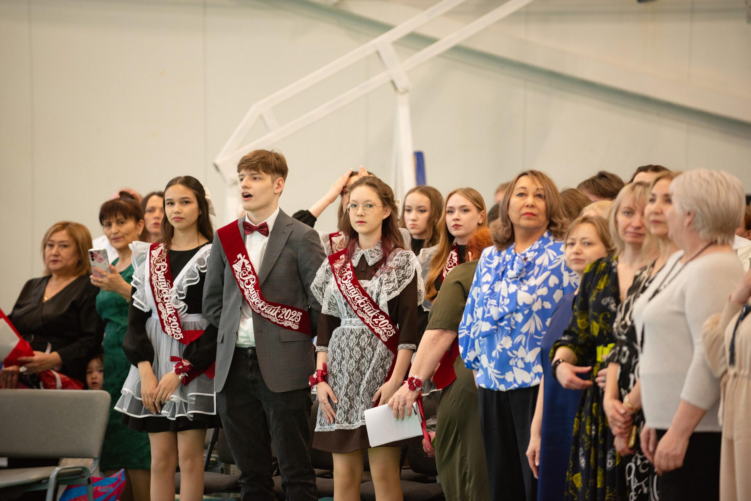 Съёмка выпускного в школе для 11 класса в Сургуте от профессионального фотографа