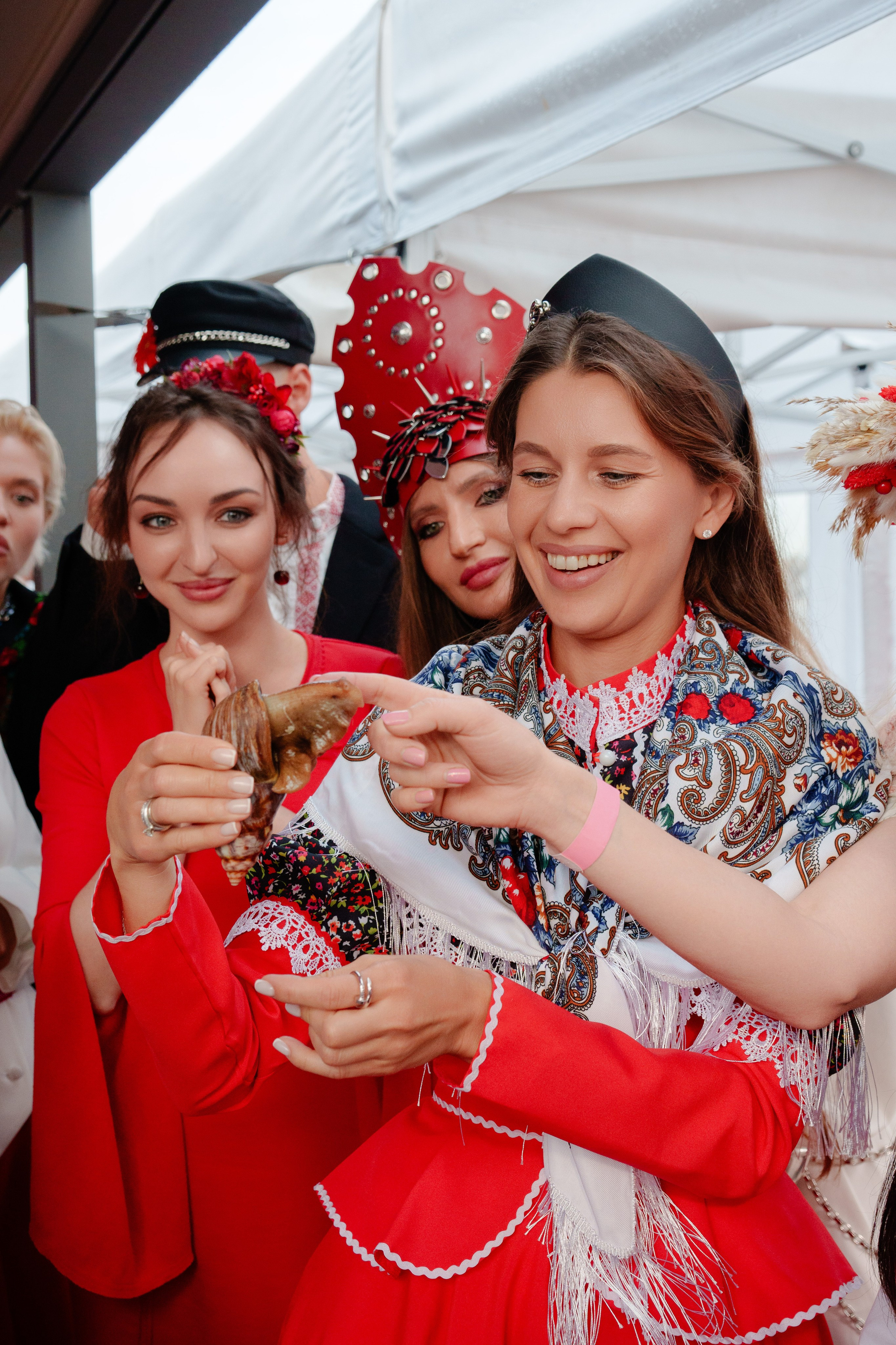 Репортажный фотограф на гендер пати в славянском стиле в Москве. Репортажный фотограф Москва Сергей Дружинин