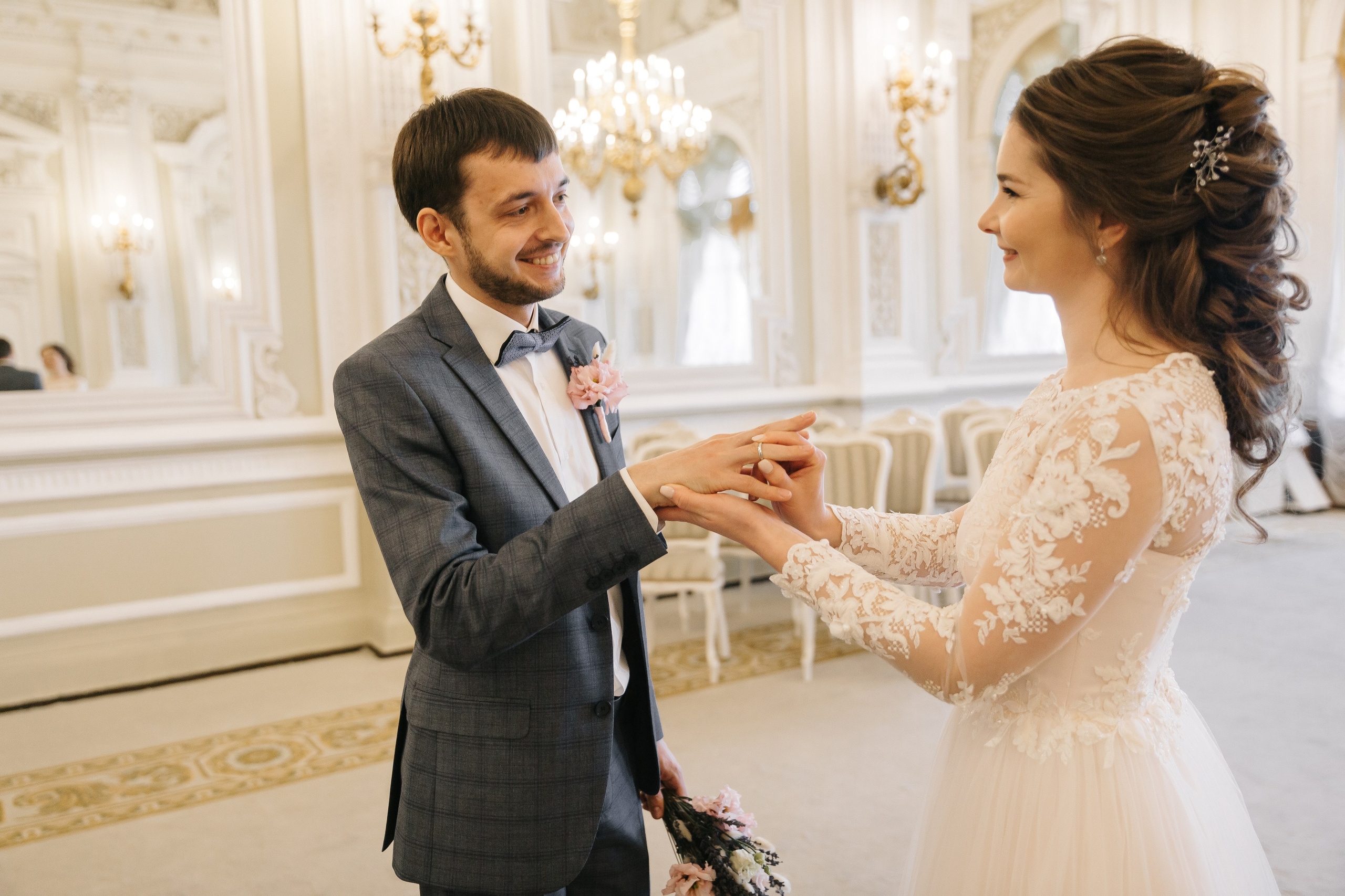 МАЙ | Дворец № 1, Атланты, Эрмитажный дворик. Свадебный фотограф в Санкт-Петербурге Полина Корзухина