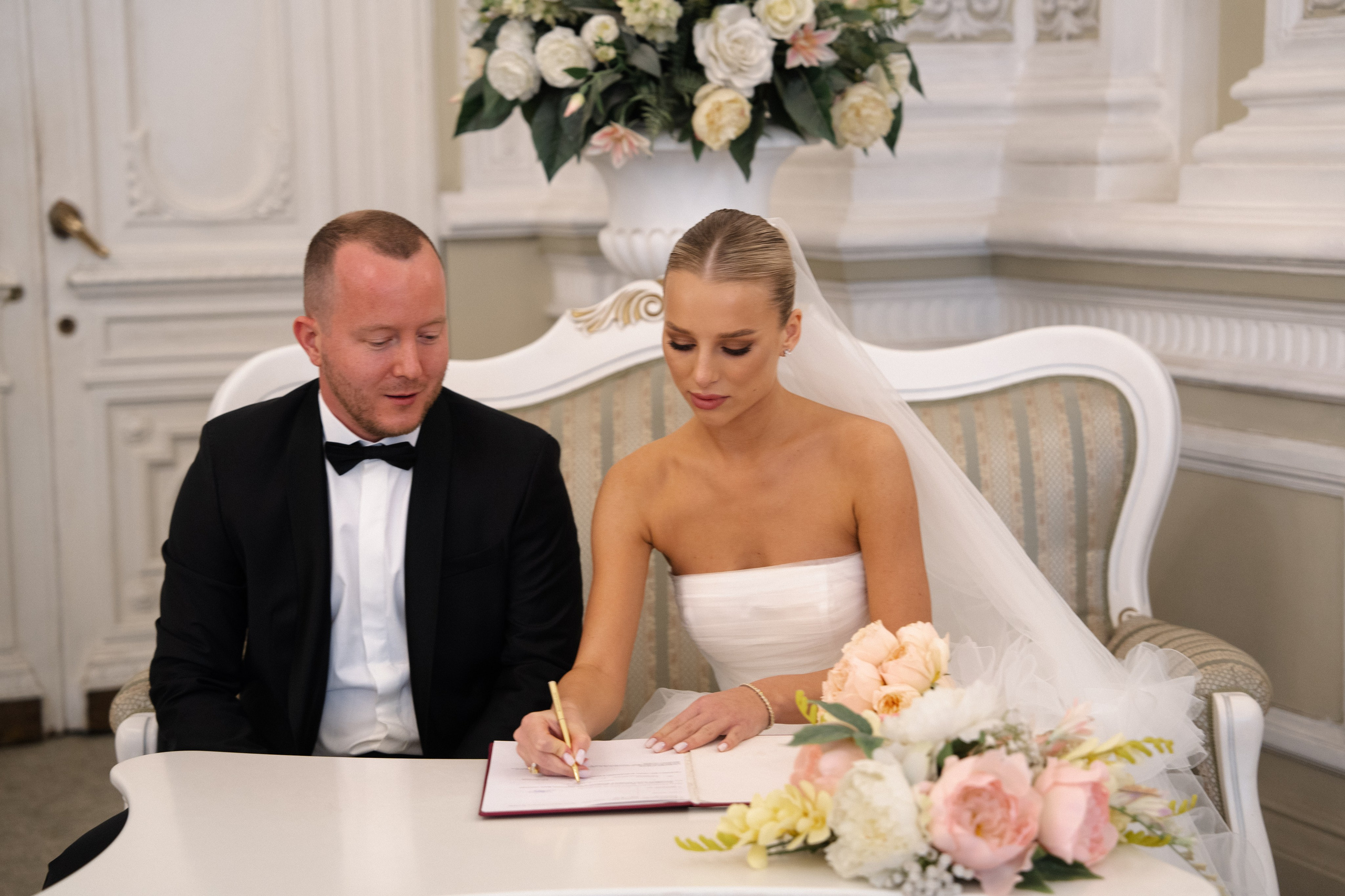 Анна Сергей. Камерная свадьба в Фосизонс в стиле неоклассика. Свадебный фотограф организатор в Санкт-Петербурге Ассоль Опарина