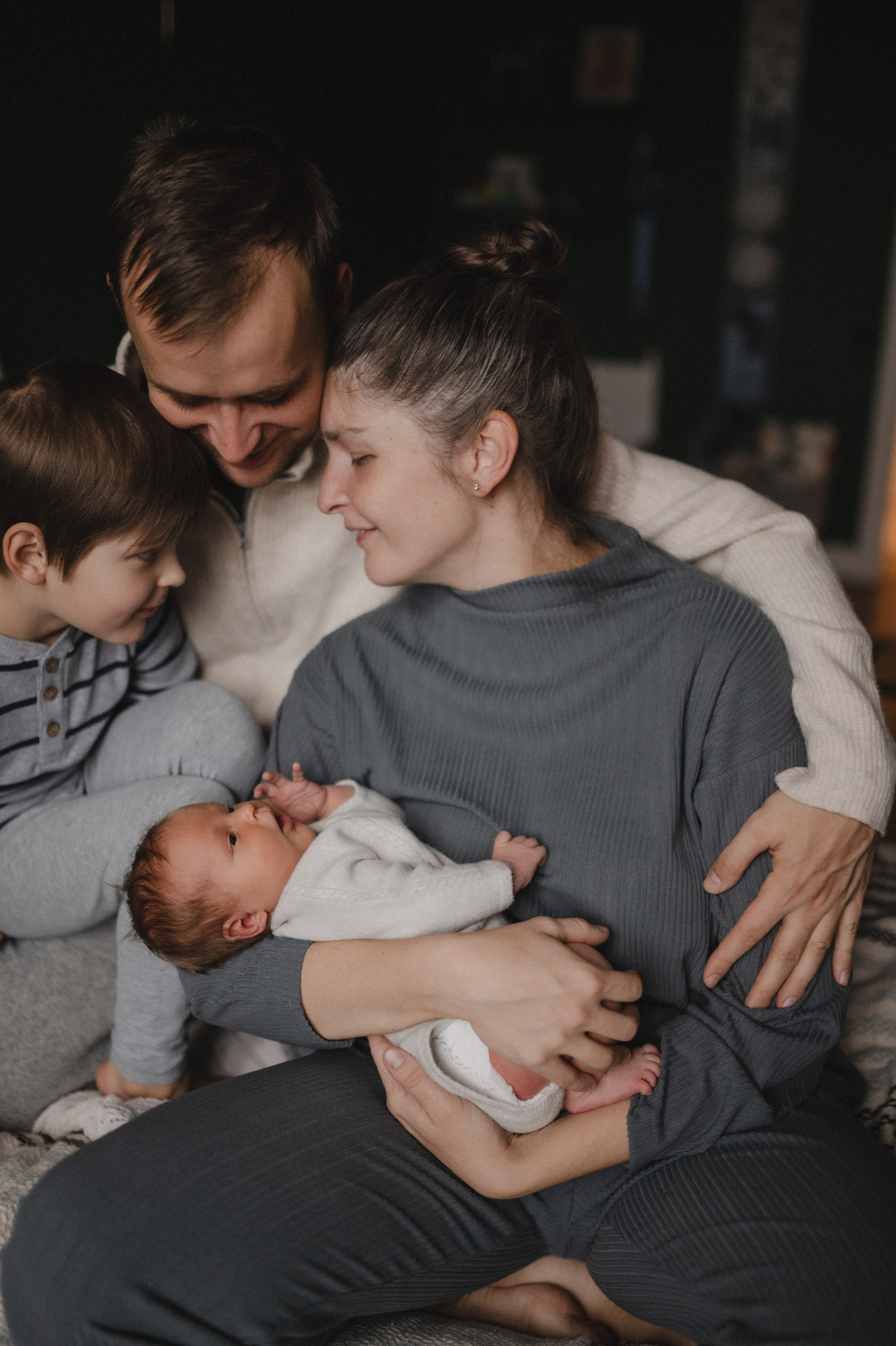 Дима, Нелли, Марк, Нина и Кира дома. Семейный и свадебный lifestyle-фотограф в Москве Мария Петрова