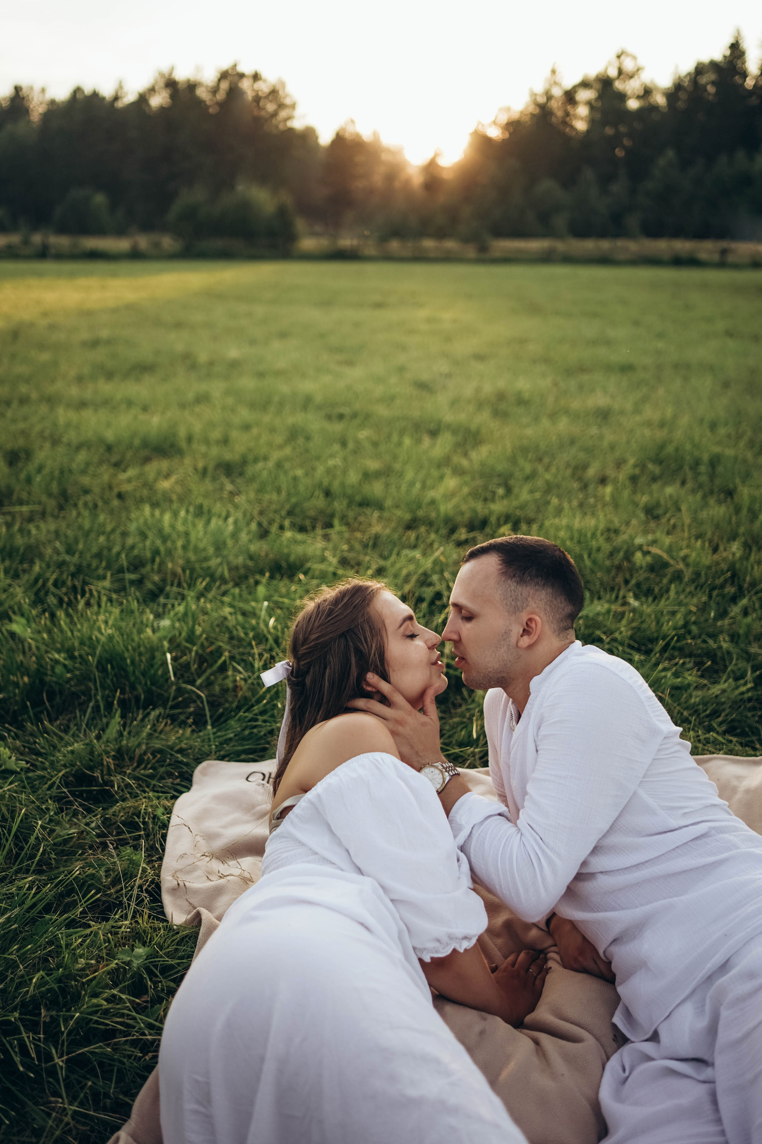 Аня и Паша: регистрация, прогулка по городу, выездная съемка на природе. Фотограф в Иркутске