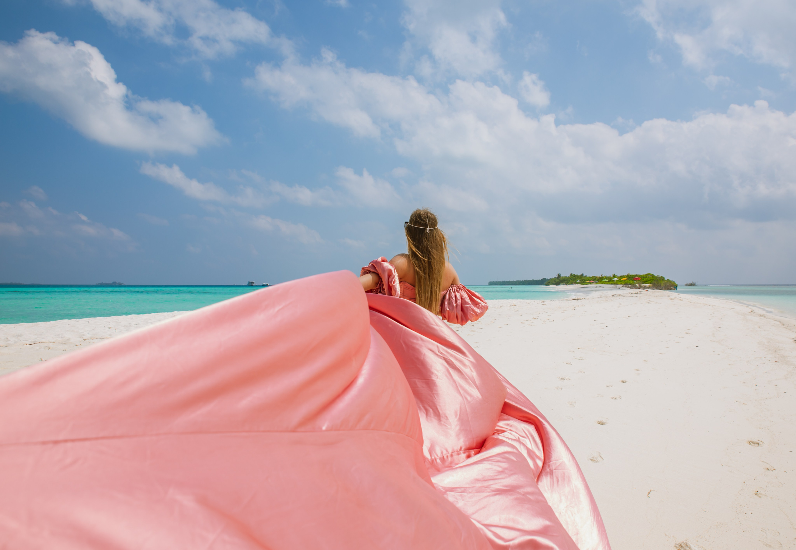 Летящие платья. Photographer in Maldives