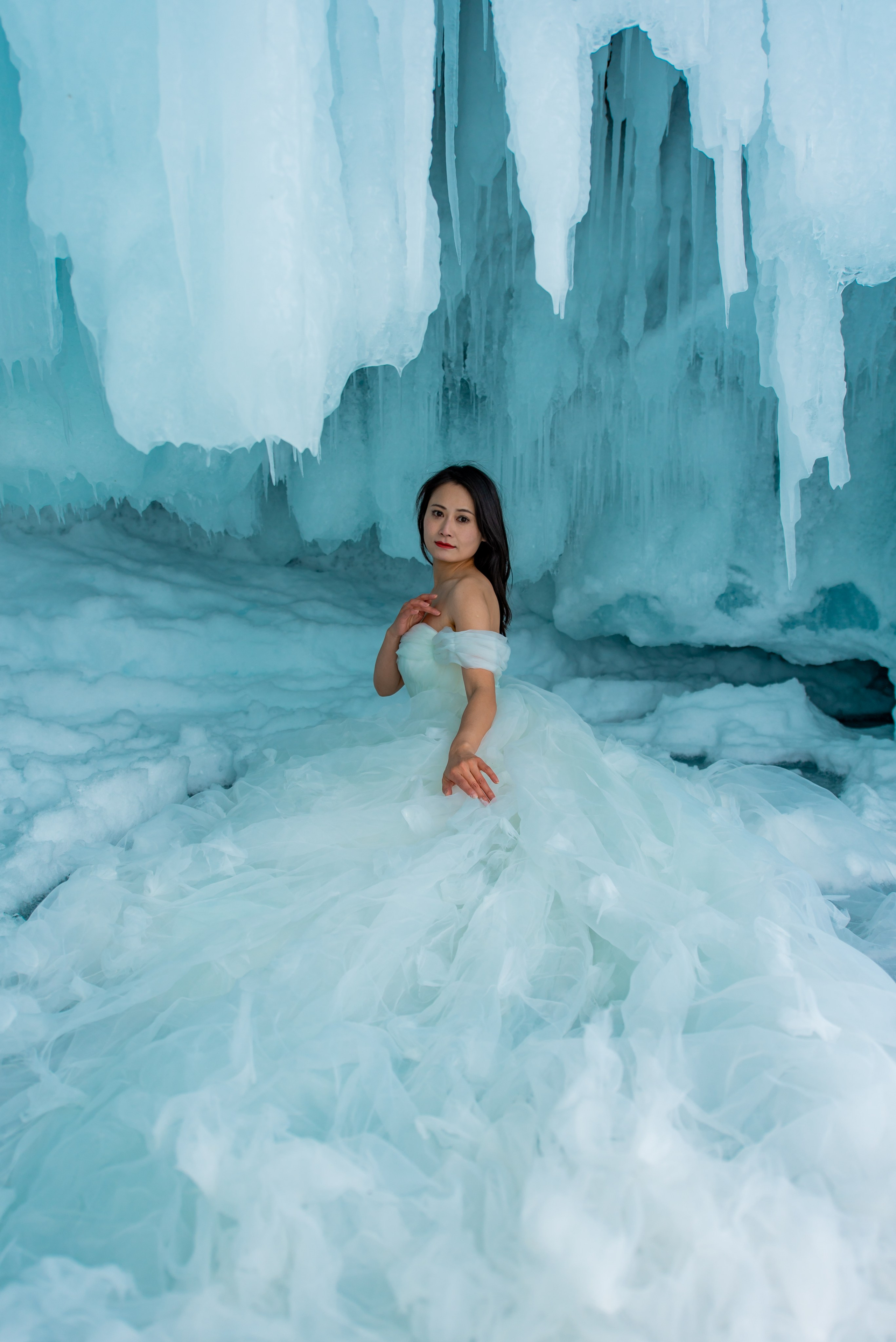 Платье цвета льда голубое бирюзовое платье для фотосессии На Байкале. Туры на Байкал с фотографом под ключ. Фотосессии на Ольхоне