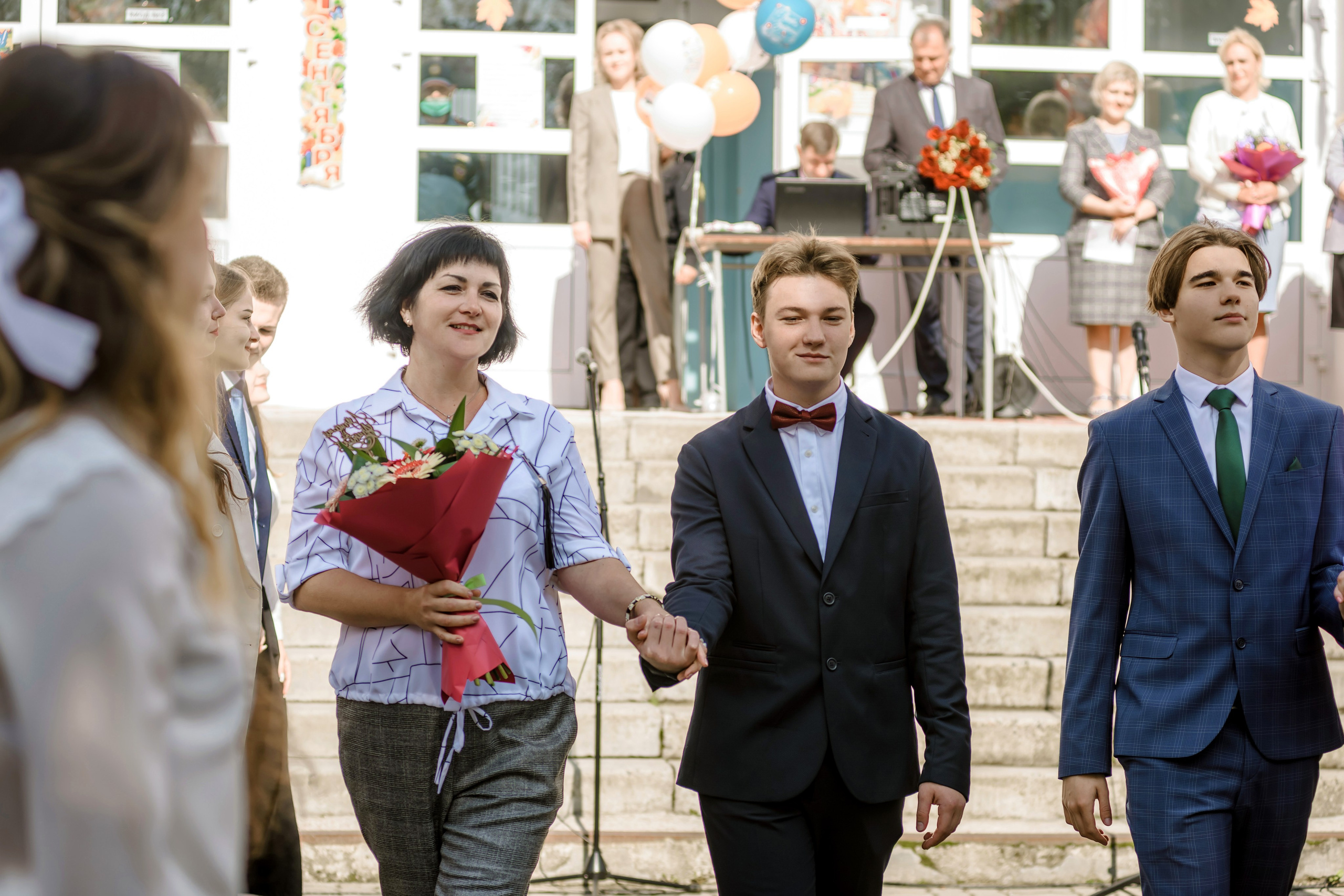 Линейка 11-е классы 2023. Фотограф Галина Лисанова, г. Брянск