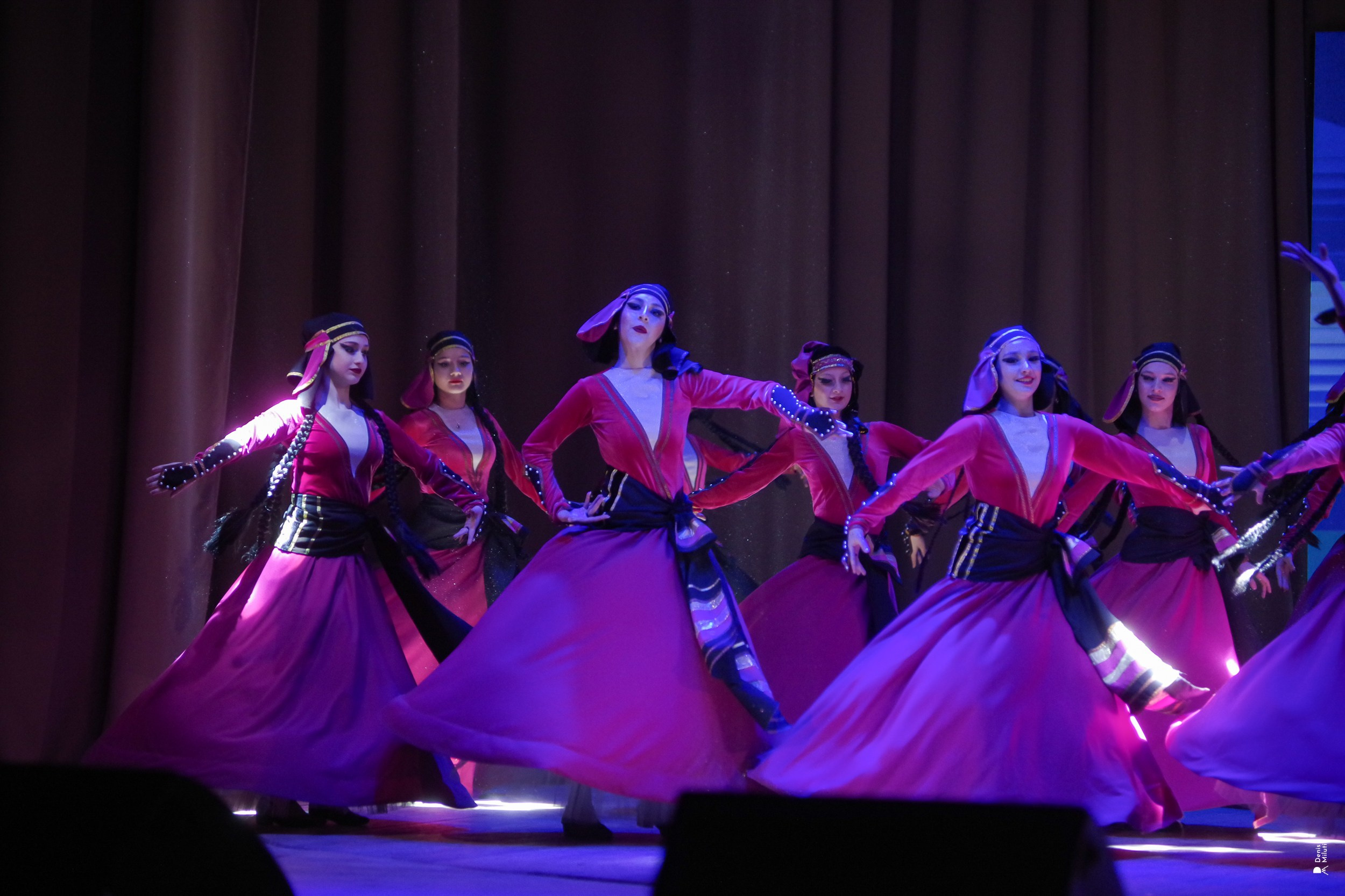 Танцы в Хоби. Портретный фотограф Денис Милютин