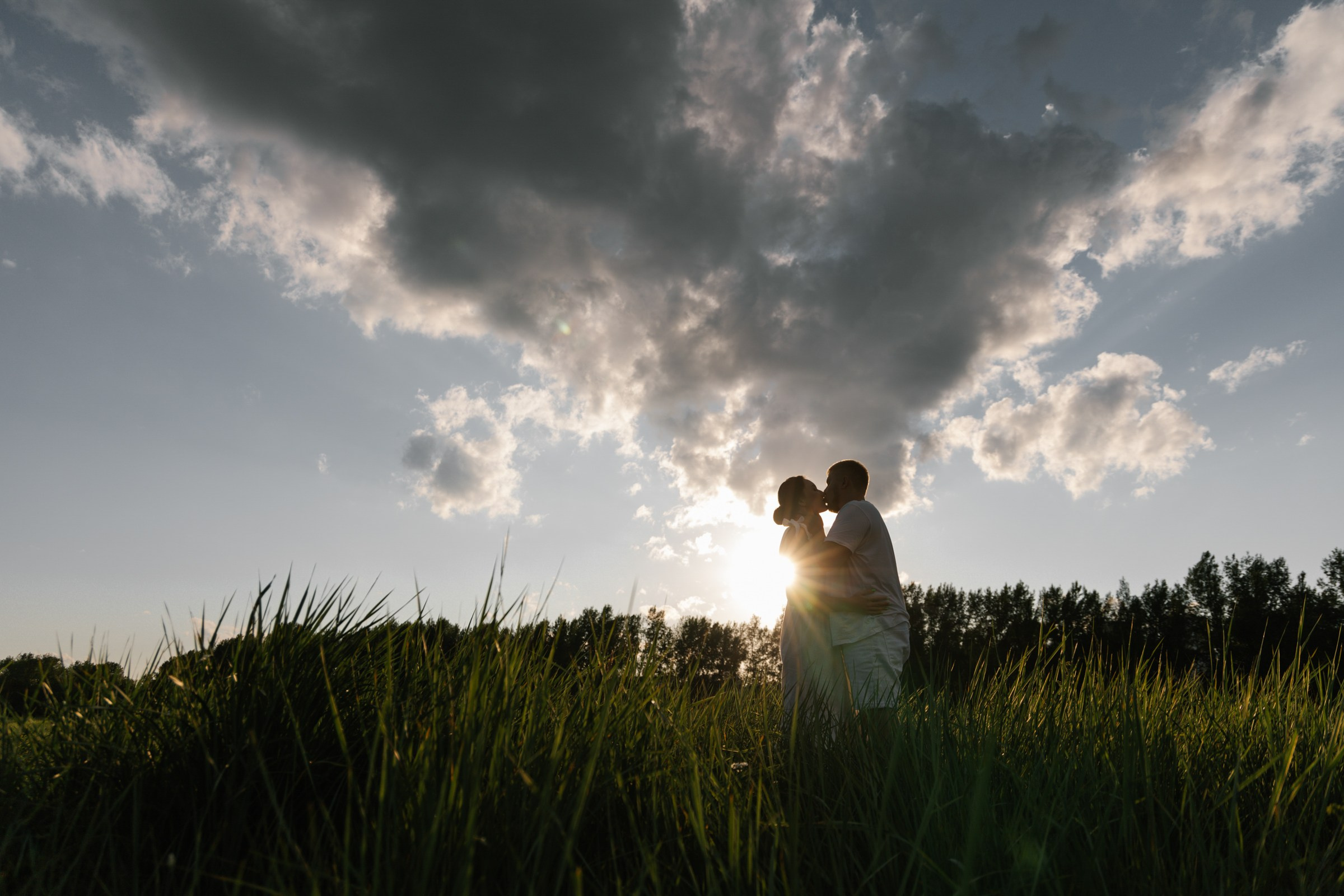 Обниматься на закате. Свадебный фотограф Марьям Сайфулина г. Красноярск