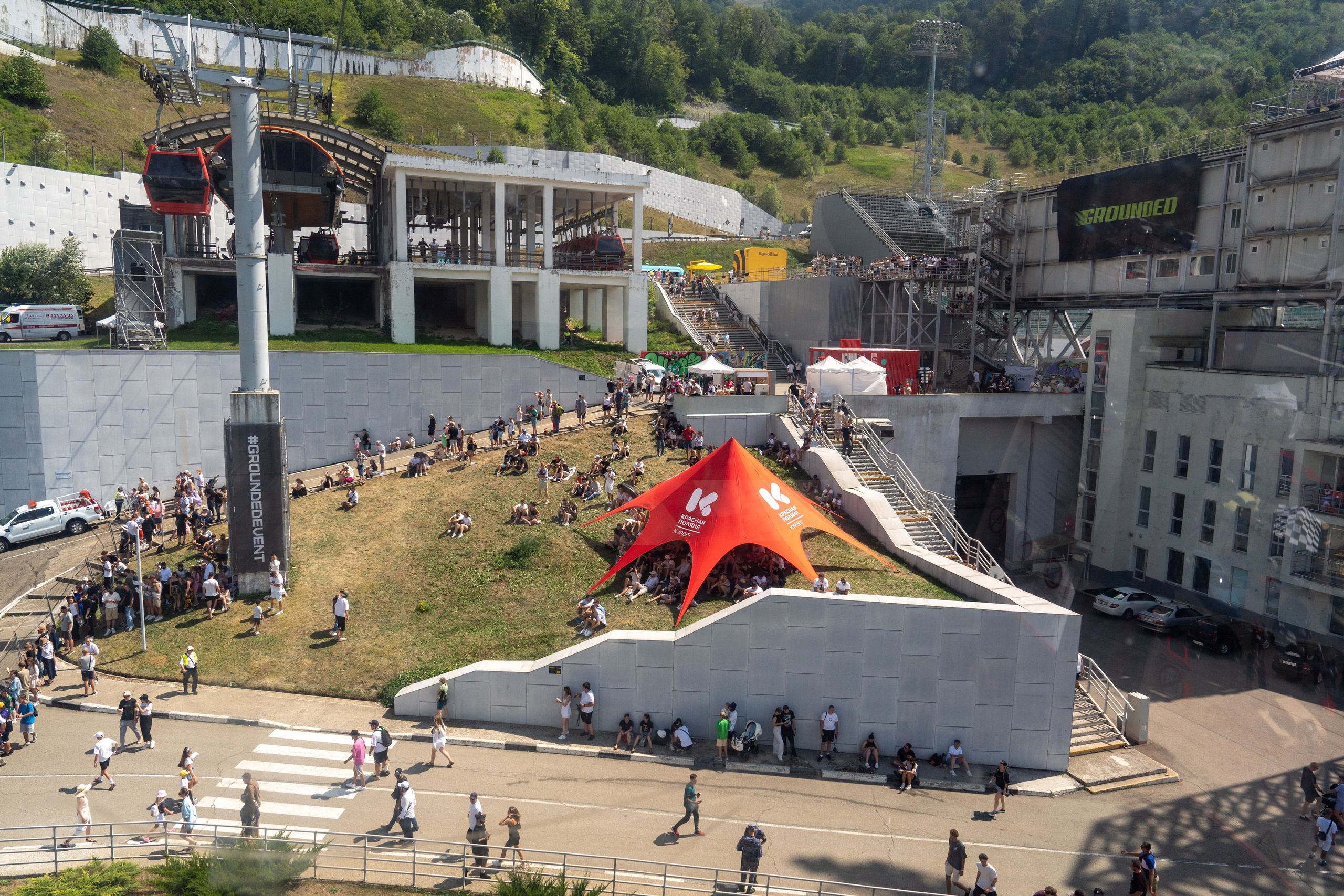 Фотоотчет партнеской интеграции для сети «Пятерочка» на фестивале «Grounded». Репортажный фотограф в Красной Поляне и Сочи Павлюченко Екатерина