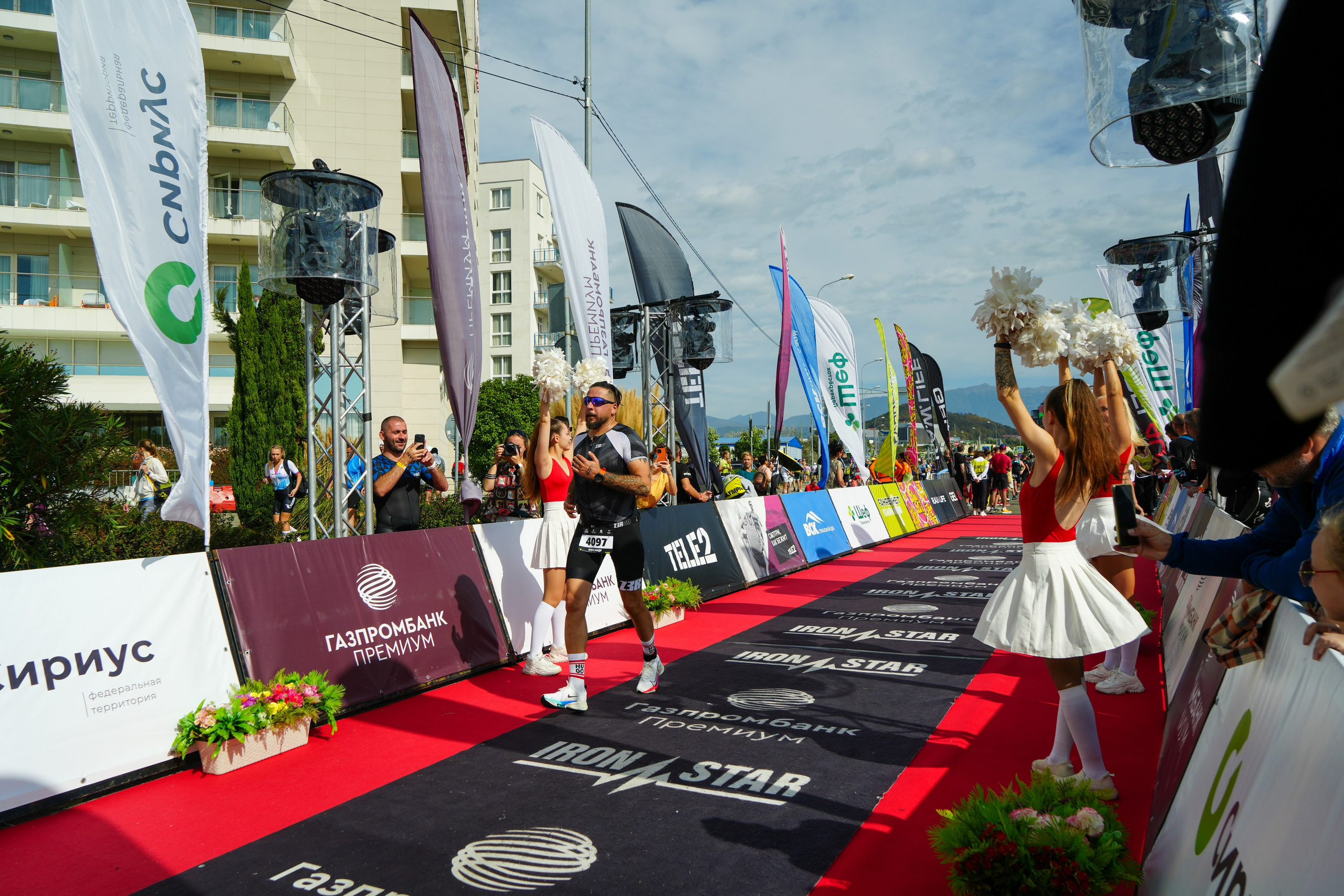 Фотоотчет партнерской интеграции для компании TELE2 на фестивале Ironstar. Репортажный фотограф в Красной Поляне и Сочи Павлюченко Екатерина