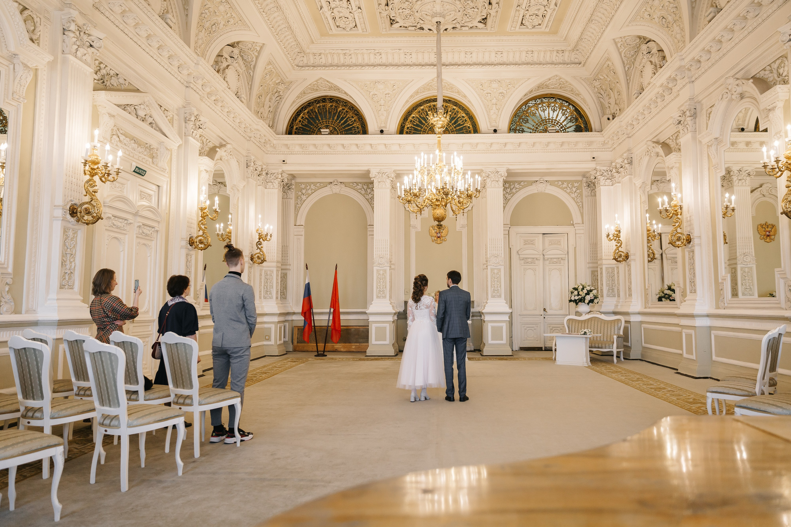 МАЙ | Дворец № 1, Атланты, Эрмитажный дворик. Свадебный фотограф в Санкт-Петербурге Полина Корзухина