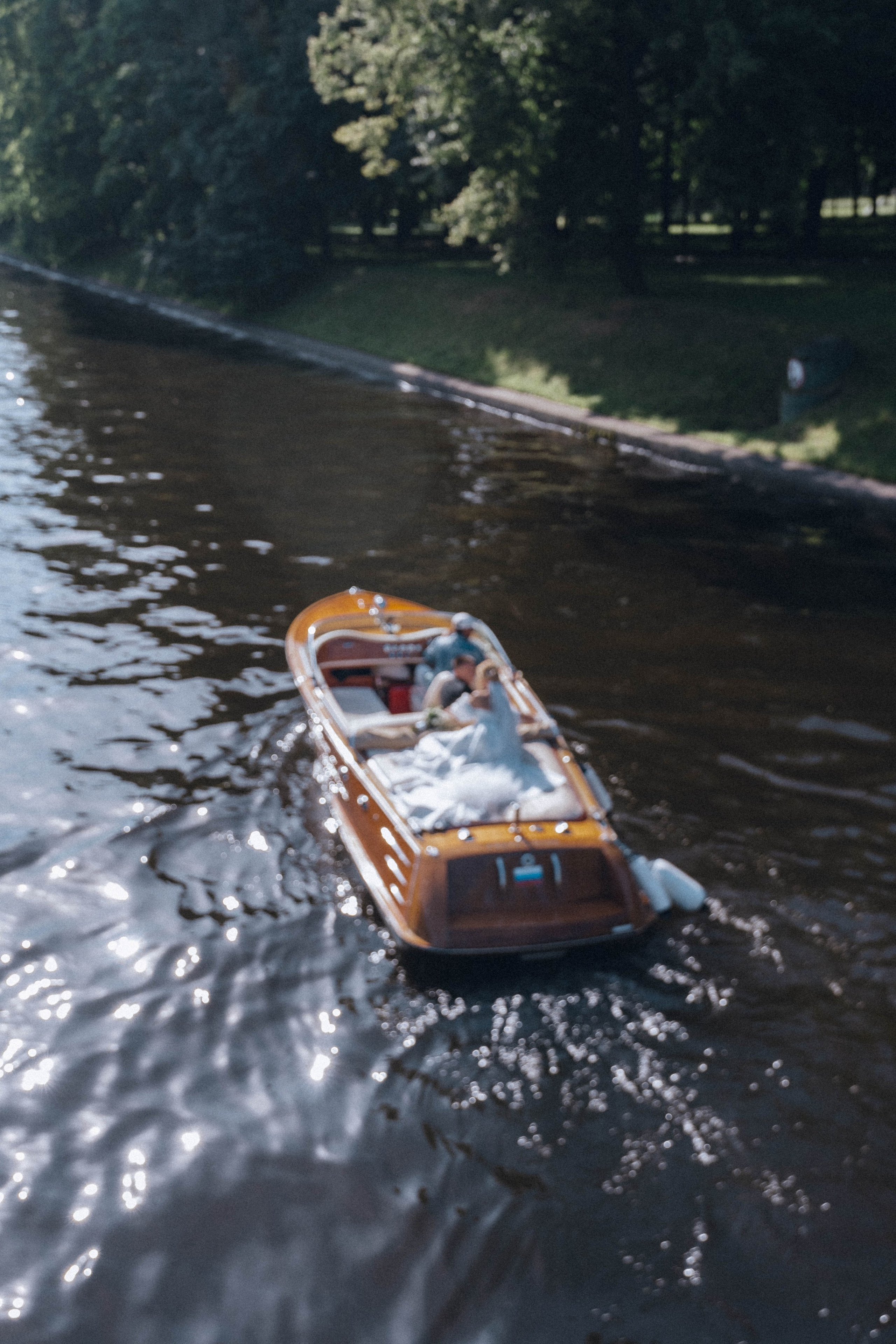 СВАДЕНБНАЯ СЬЕМКА НА КАТЕРЕ ПО КАНАЛАМ САНКТ-ПЕТЕРБУРГА И В АКВАТОРИИ НЕВЫ. Профессиональный фотограф, Санкт-Петербург — Виктория Богомолова